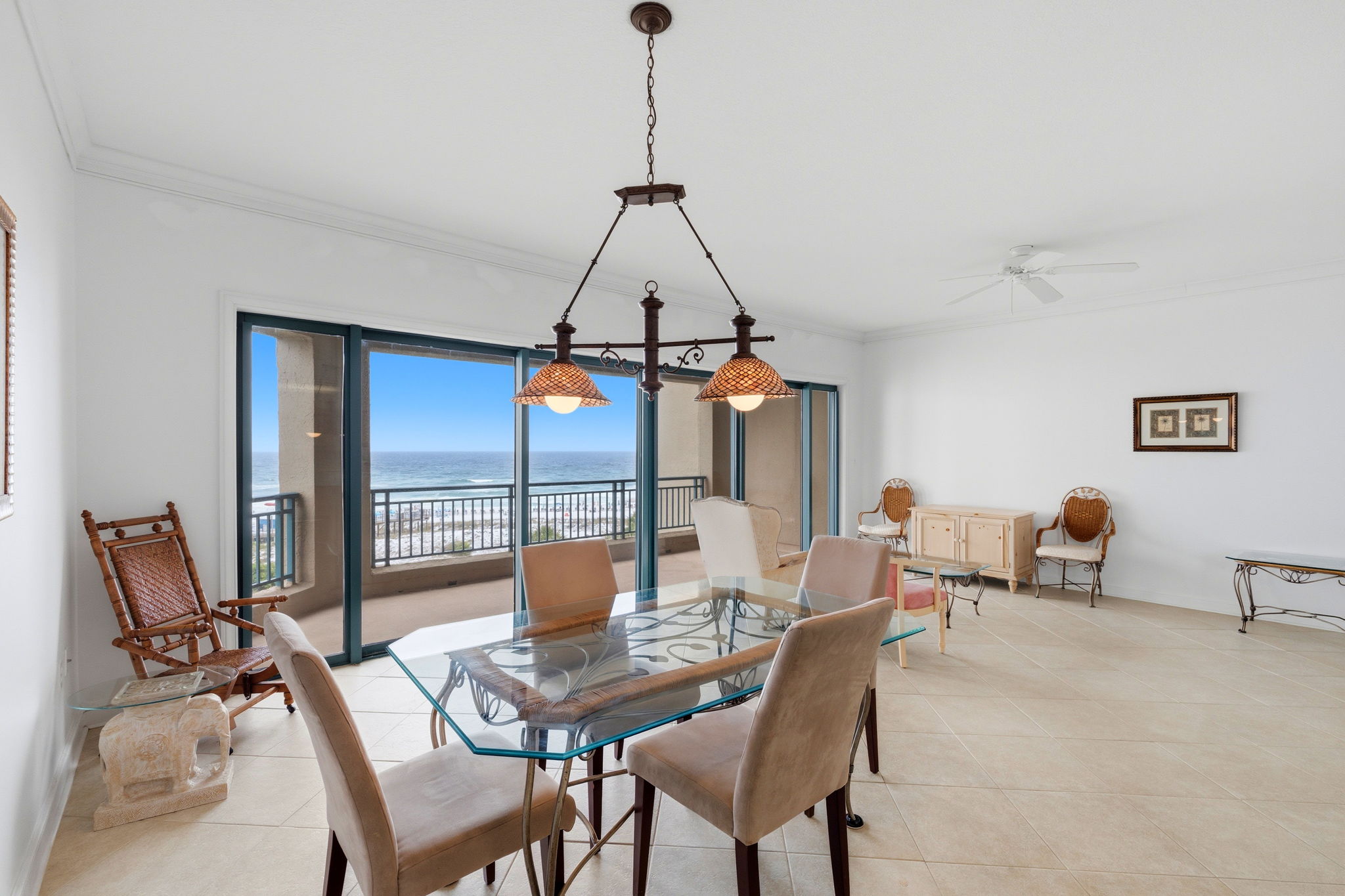  Gulf-Front Condominium with Panoramic Views and Renovation Potential - 物件實景