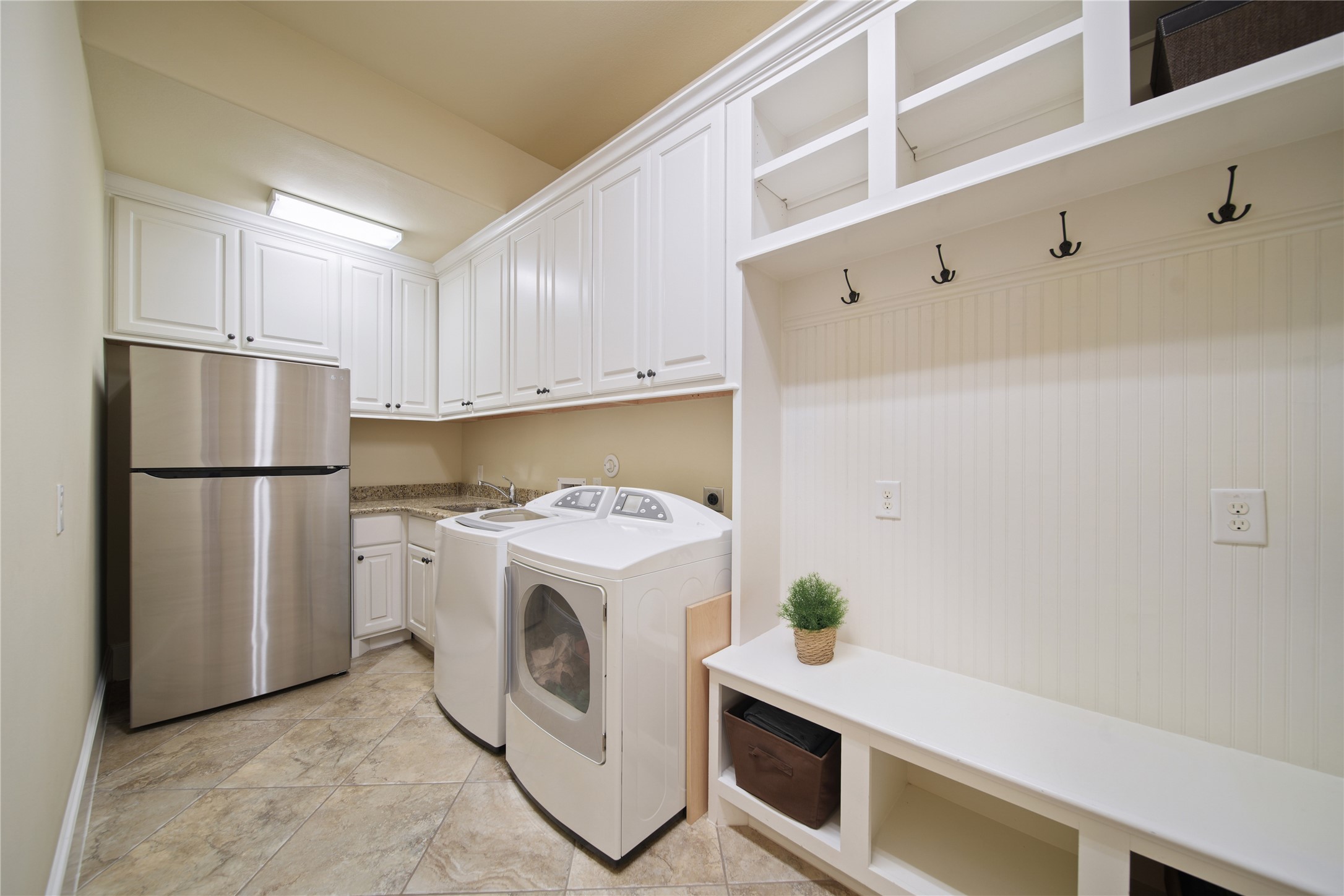 Friendswood, Texas, 77546, United States, 5 Bedrooms Bedrooms, ,6 BathroomsBathrooms,Residential,For Sale,1989691