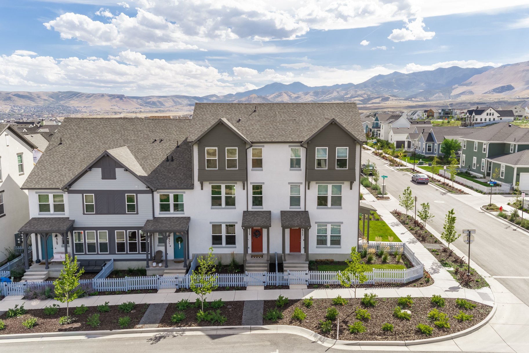  Tudor 3-Story Townhome in Upper Daybreak - 物件實景