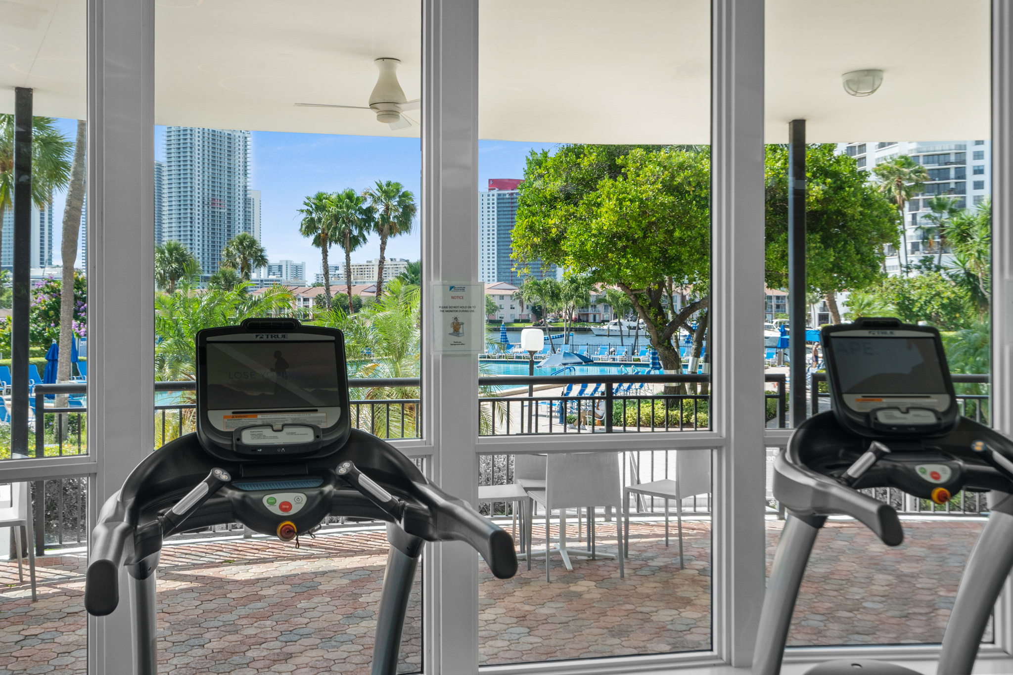  2500 Parkview Dr, Hallandale Beach, FL, 33009 - 物件實景