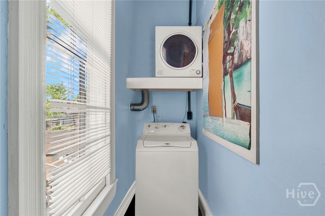 Savannah, Georgia, 31401, United States, 2 Bedrooms Bedrooms, ,3 BathroomsBathrooms,Residential,For Sale,2031134