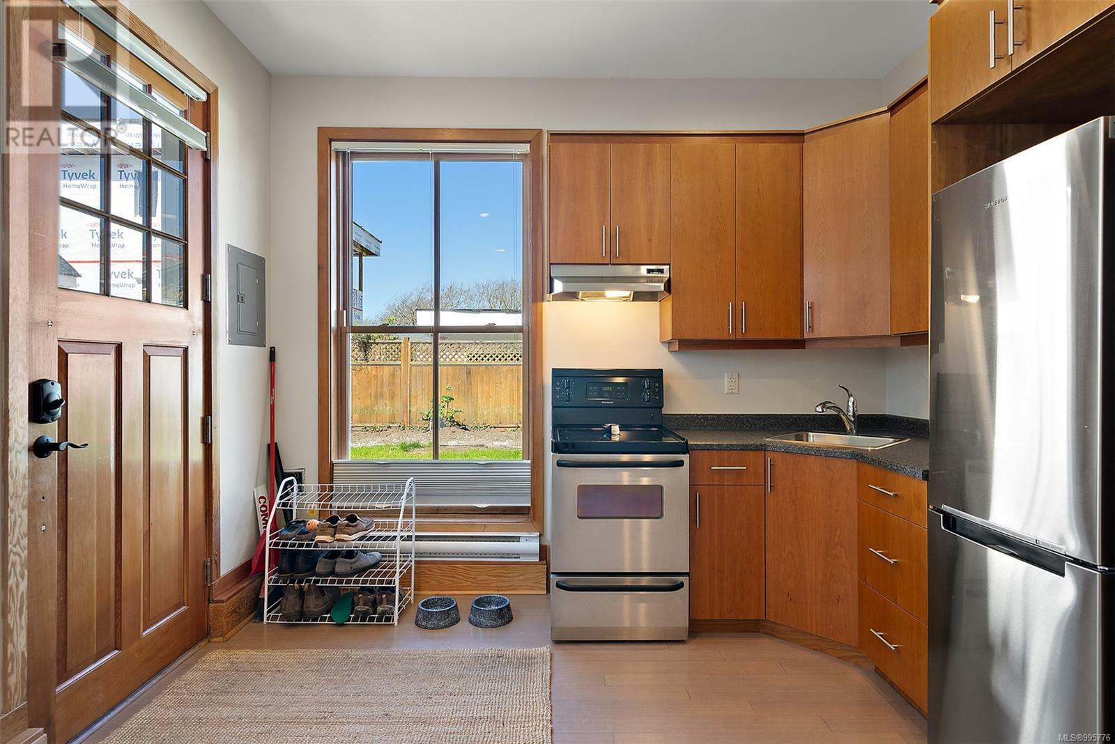 VICTORIA, British Columbia, V8V 1A8, CA, 4 Bedrooms Bedrooms, ,4 BathroomsBathrooms,Residential,For Sale,1876400