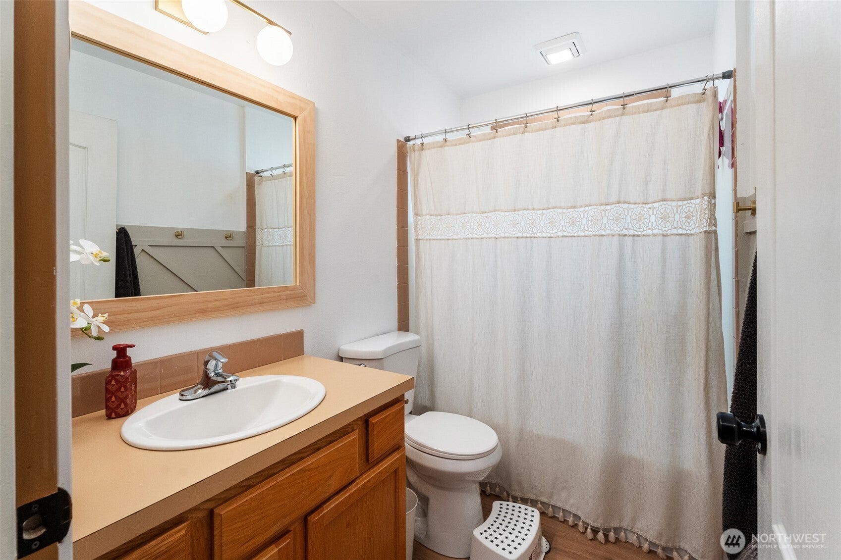 East Wenatchee, Washington, 98802, United States, 4 Bedrooms Bedrooms, ,3 BathroomsBathrooms,Residential,For Sale,1818784