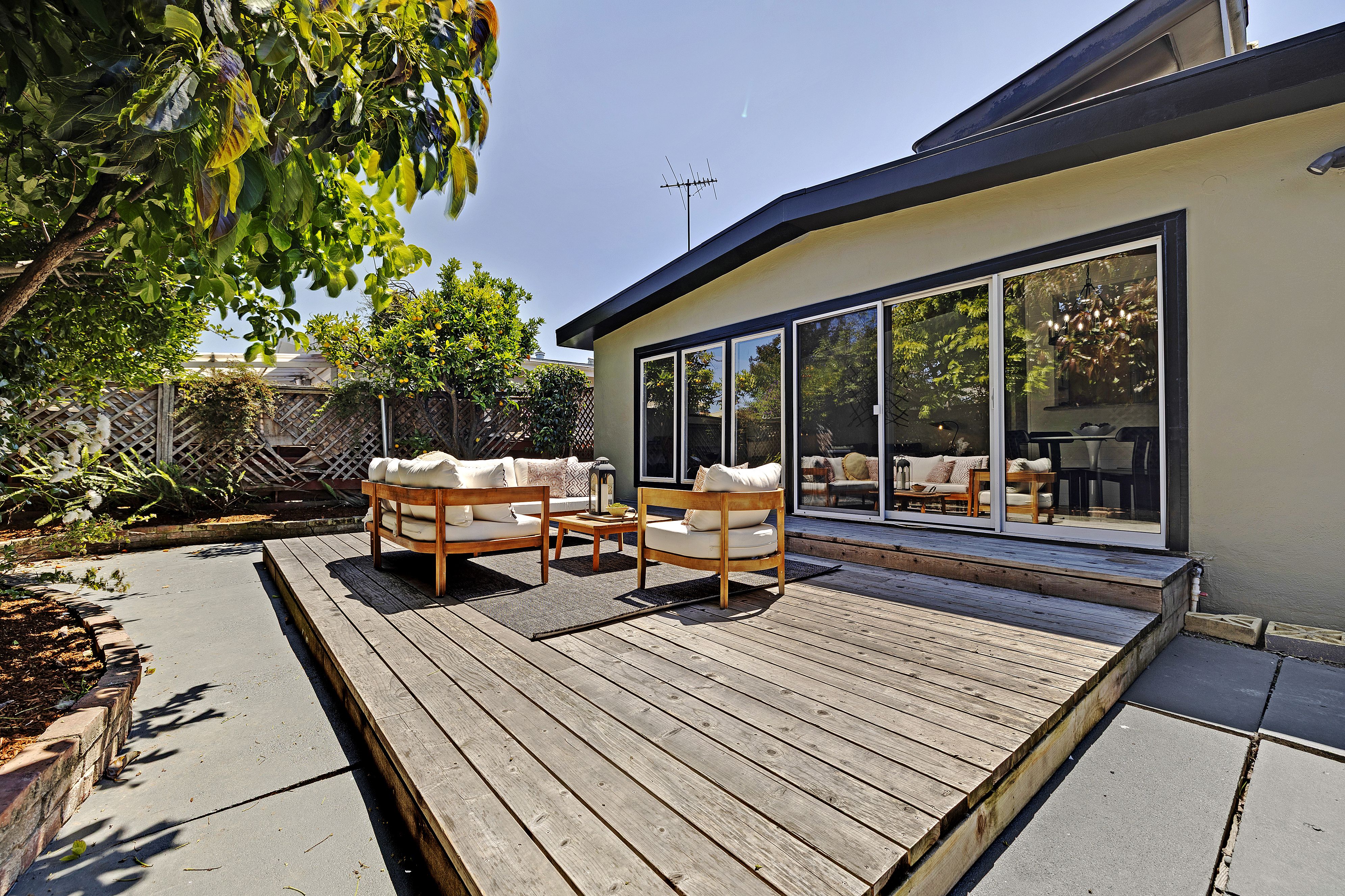  Classic Charm and Modern Comfort in This Rare San Lorenzo Home - 物件實景