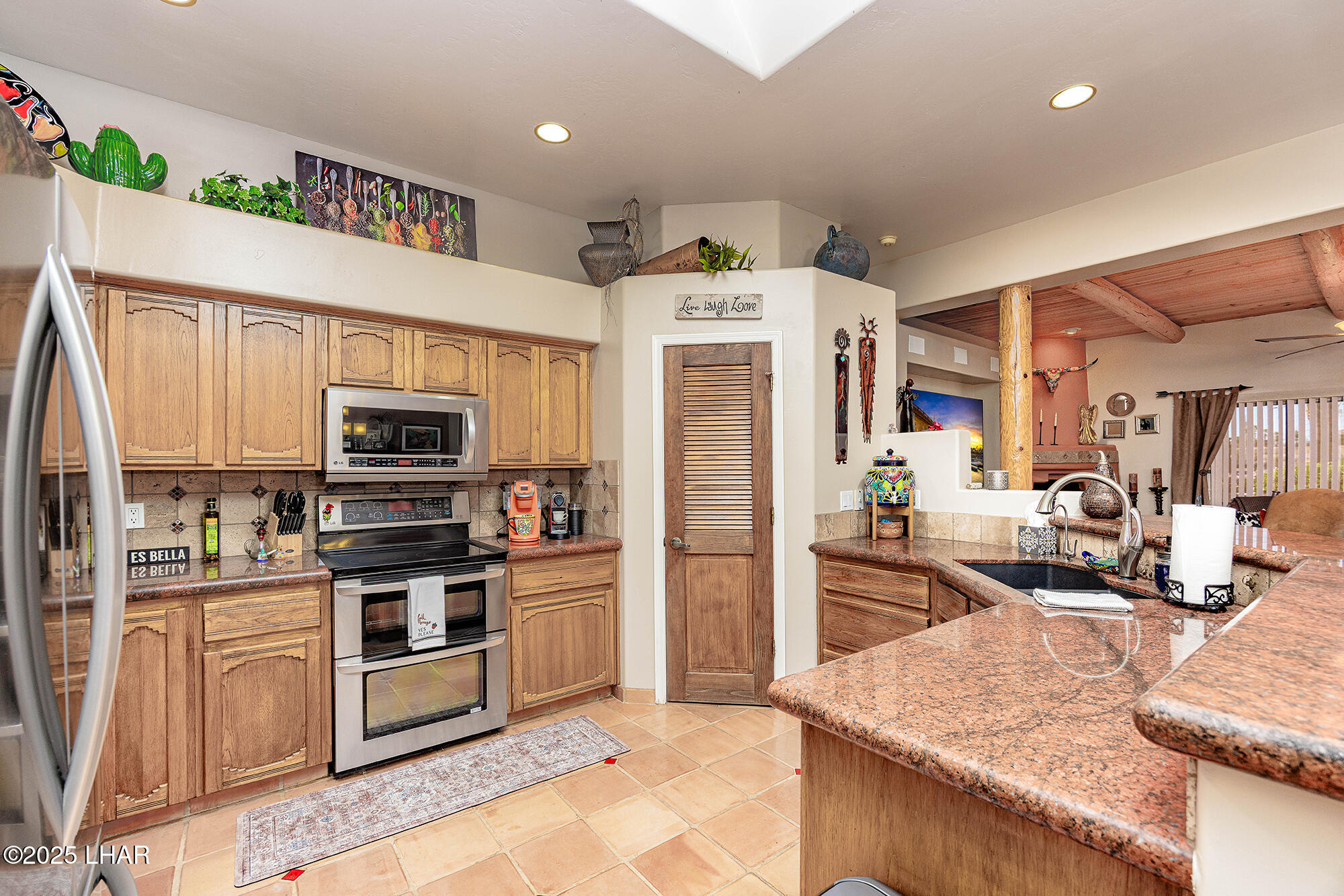 Lake Havasu City, Arizona, 86406, United States, 5 Bedrooms Bedrooms, ,3 BathroomsBathrooms,Residential,For Sale,1996890