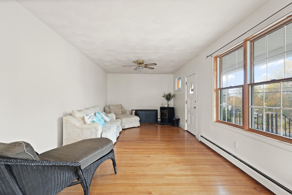 Salem, Massachusetts, 01970, United States, 3 Bedrooms Bedrooms, ,1 BathroomBathrooms,Residential,For Sale,1988229