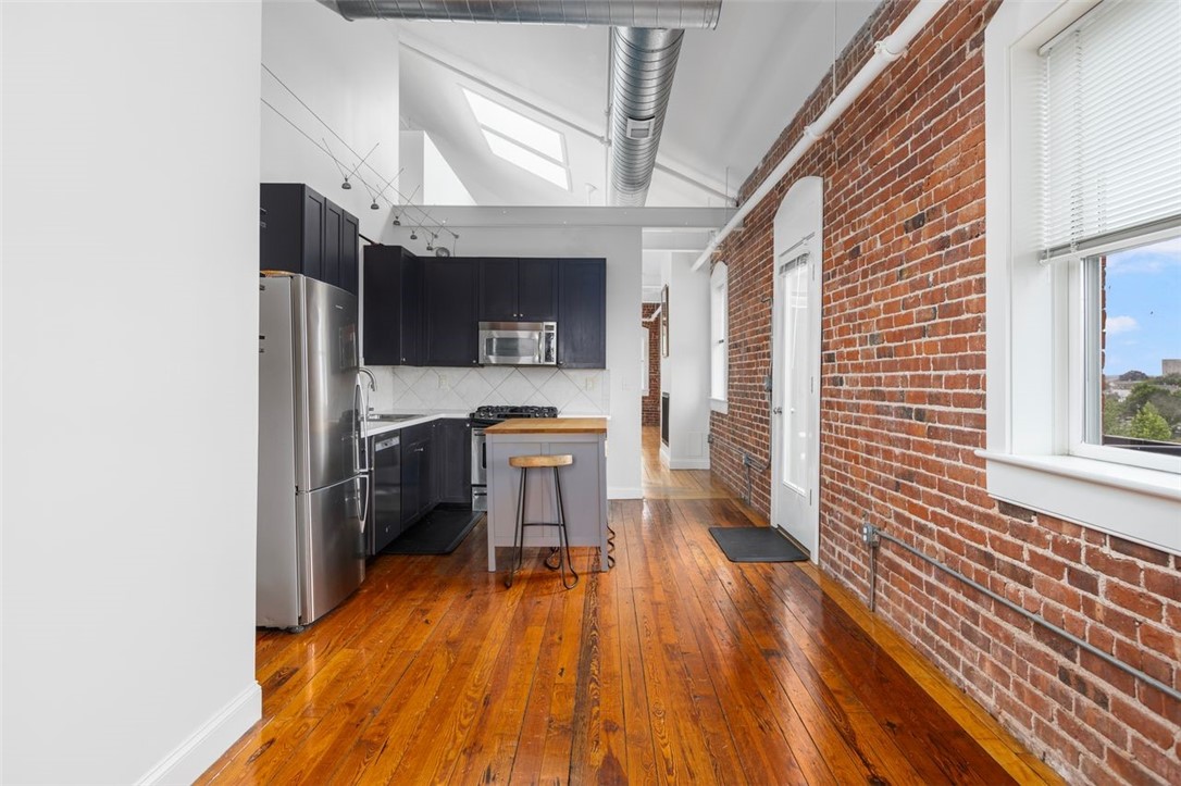 Providence, Rhode Island, 02903, United States, 1 Bedroom Bedrooms, ,2 BathroomsBathrooms,Residential,For Sale,1917986