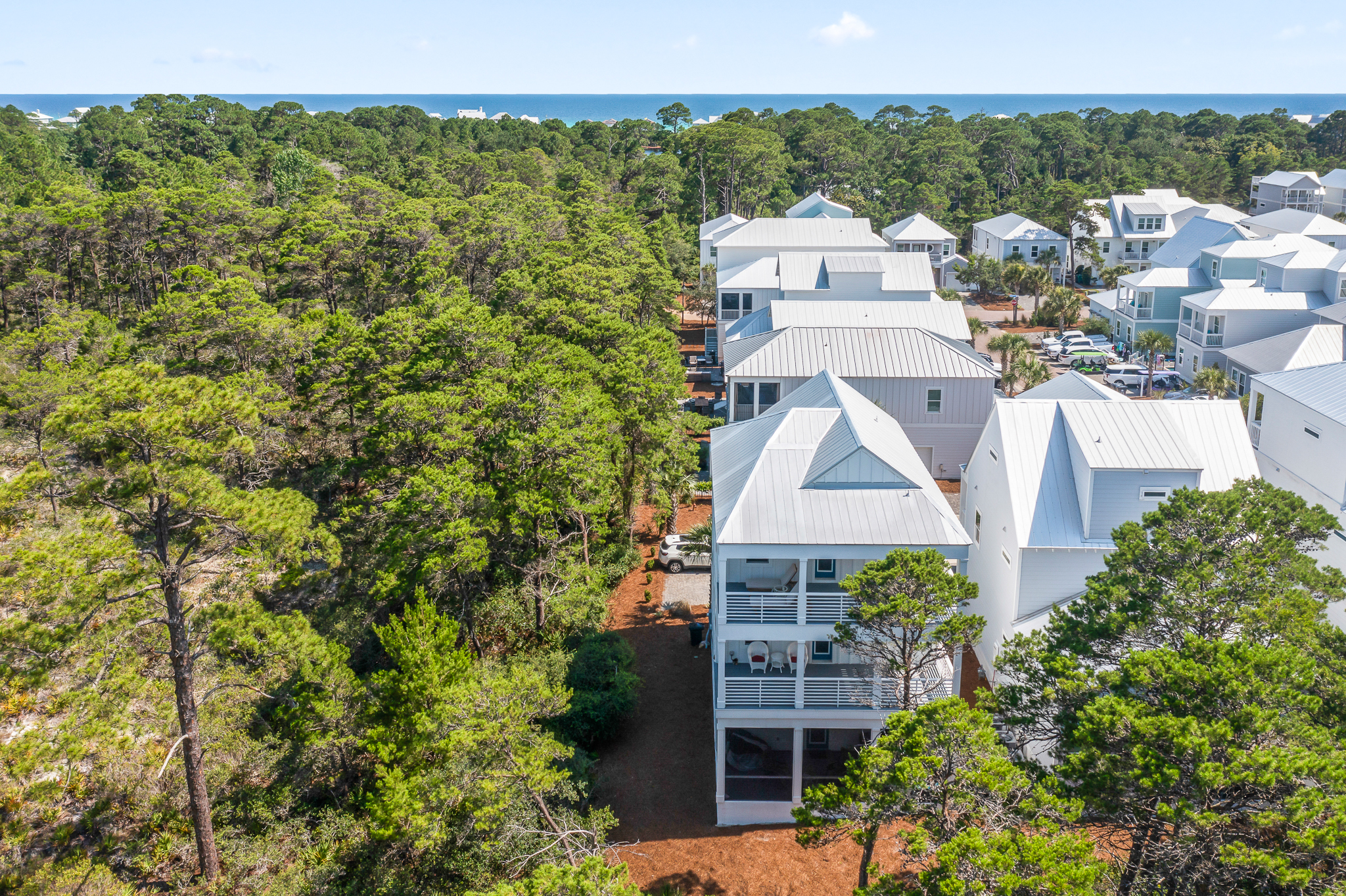  Like-New Coastal Retreat with Rare Privacy and Porches on Every Level - 物件實景
