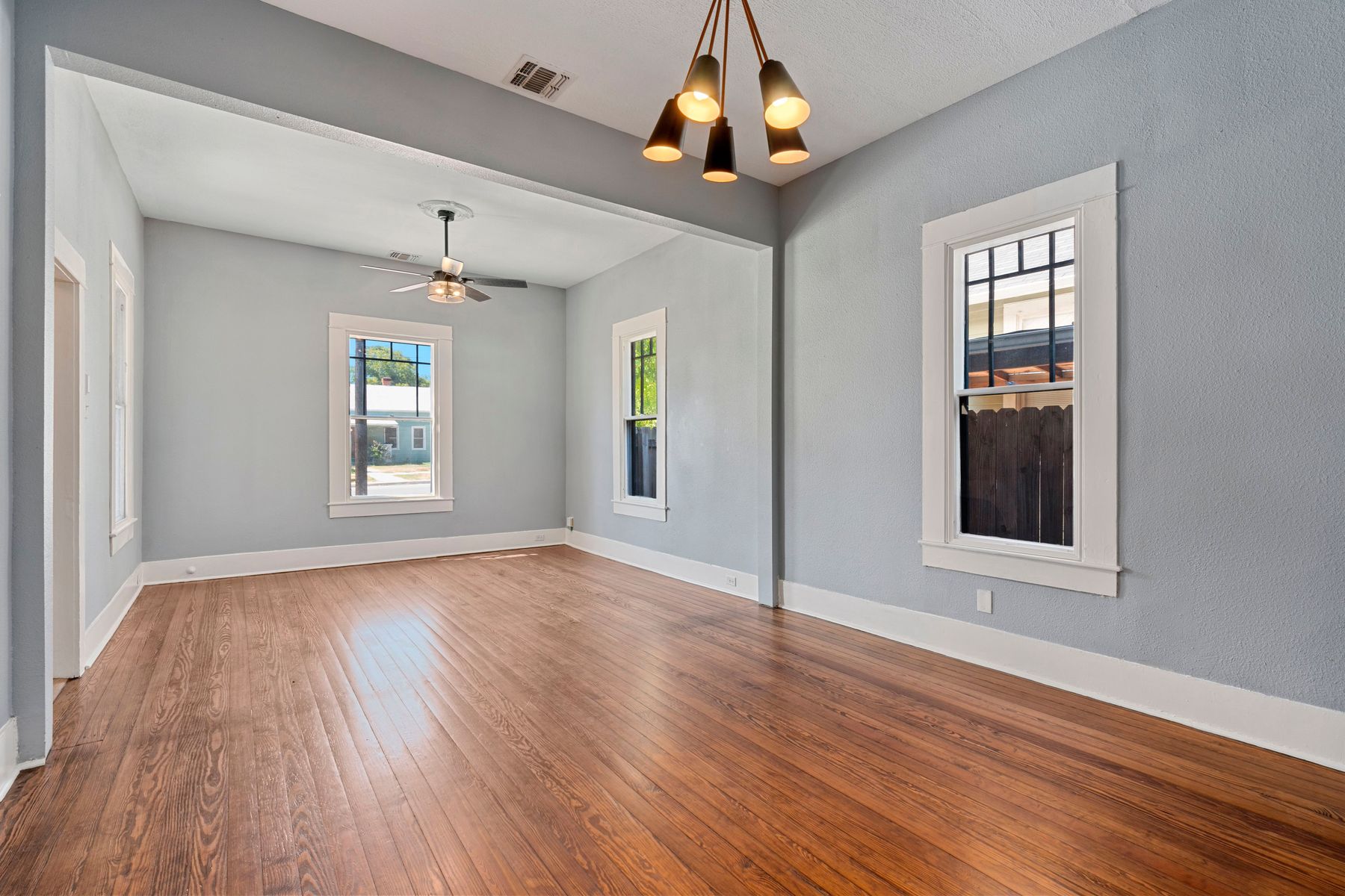  Charming Folk Victorian in Dignowity Hill - 物件實景