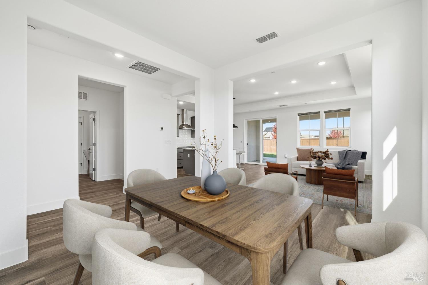 Dixon, California, 95620, United States, 2 Bedrooms Bedrooms, ,2 BathroomsBathrooms,Residential,For Sale,2005407