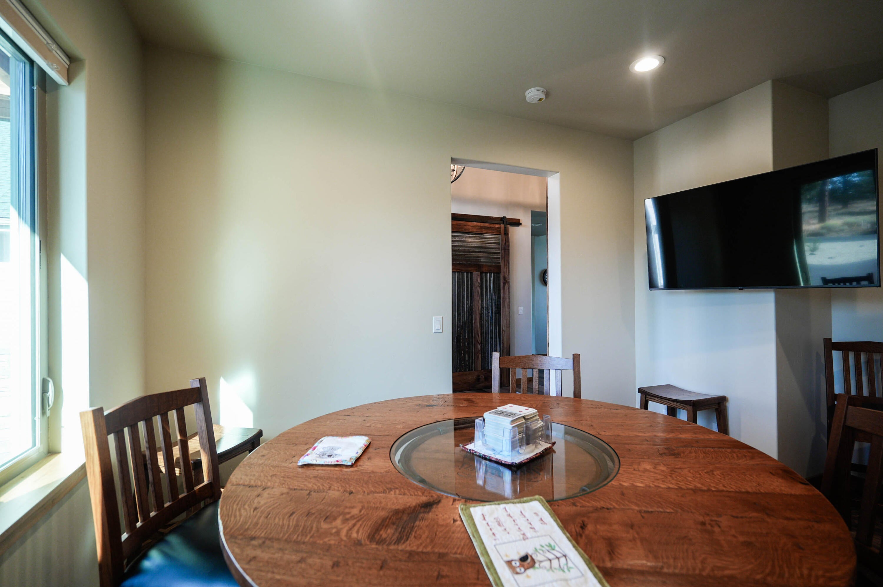Klamath Falls, Oregon, 97601, United States, 3 Bedrooms Bedrooms, ,4 BathroomsBathrooms,Residential,For Sale,1940970