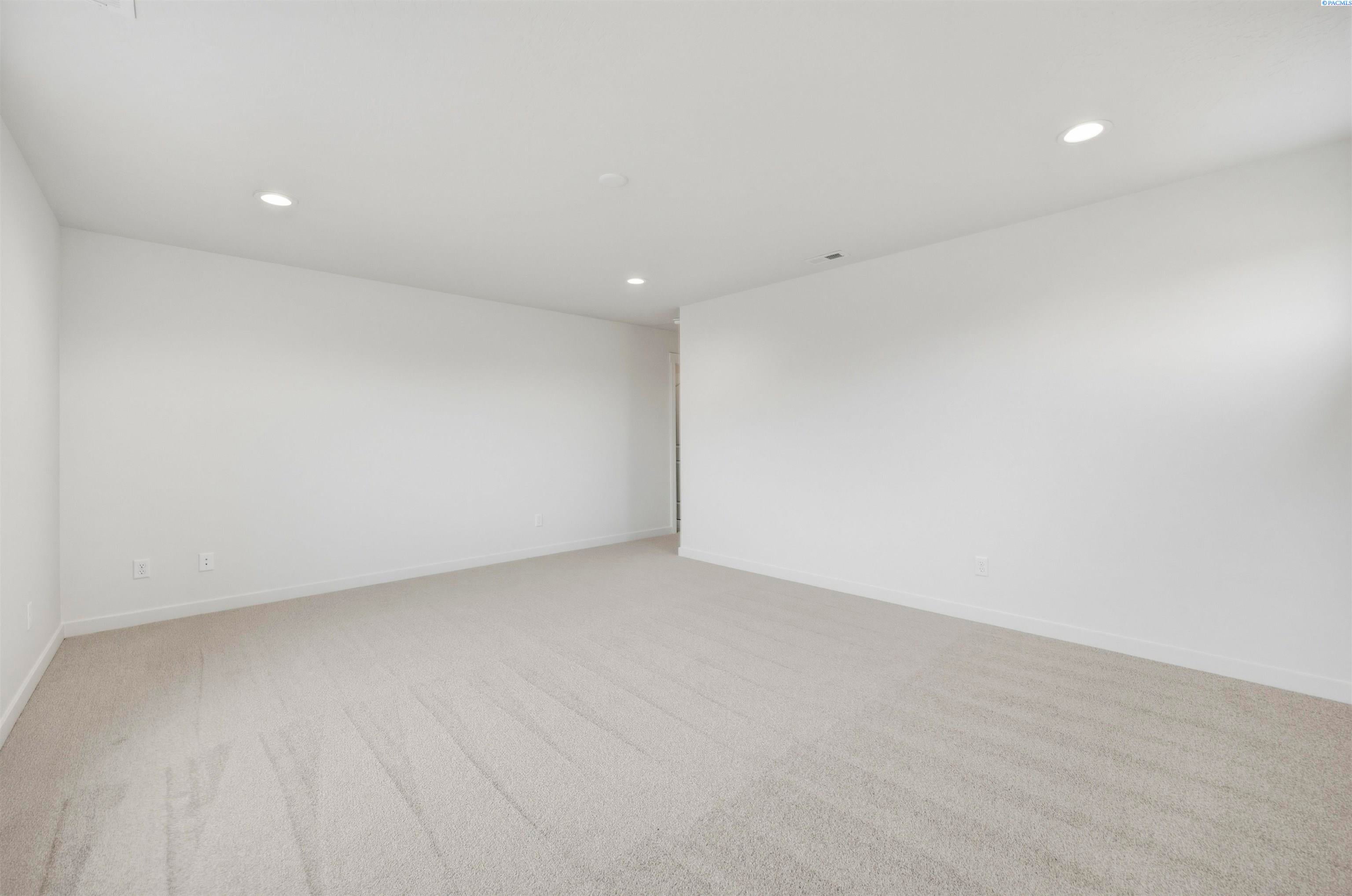 Prosser, Washington, 99350, United States, 5 Bedrooms Bedrooms, ,3 BathroomsBathrooms,Residential,For Sale,2028032