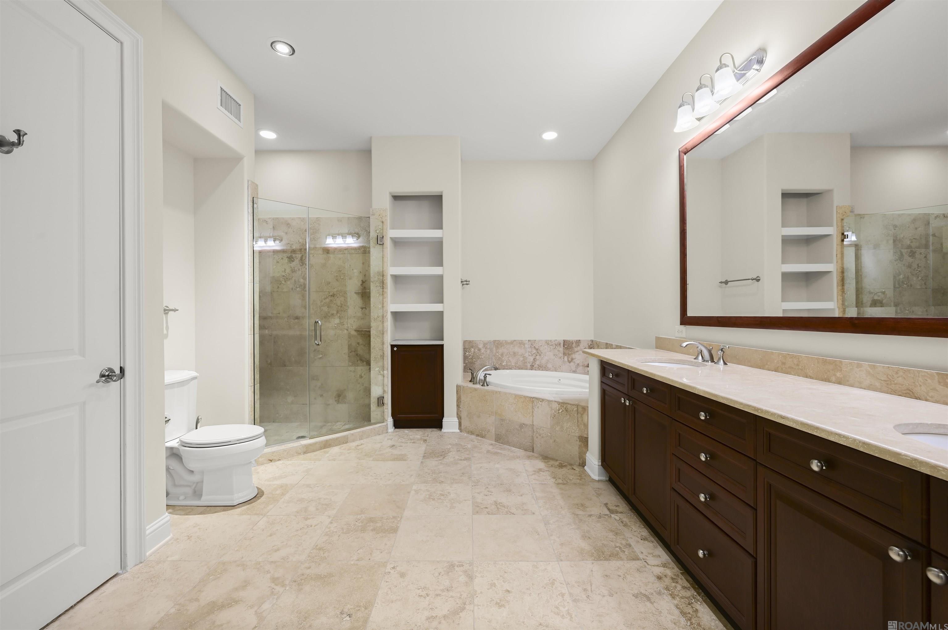 Baton Rouge, Louisiana, 70808, United States, 3 Bedrooms Bedrooms, ,2 BathroomsBathrooms,Residential,For Sale,1980847