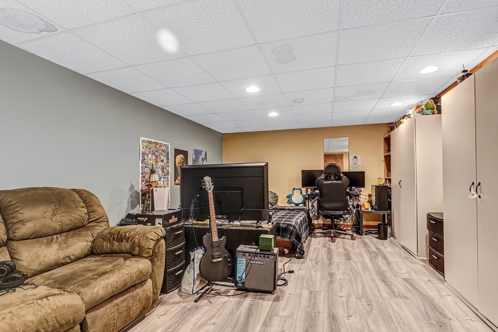 Southbridge, Massachusetts, 01550, United States, 3 Bedrooms Bedrooms, ,3 BathroomsBathrooms,Residential,For Sale,1930417