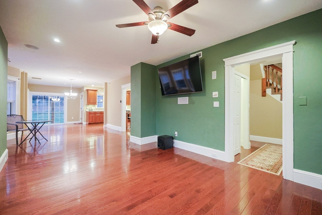 Worcester, Massachusetts, 01606, United States, 3 Bedrooms Bedrooms, ,4 BathroomsBathrooms,Residential,For Sale,1992890