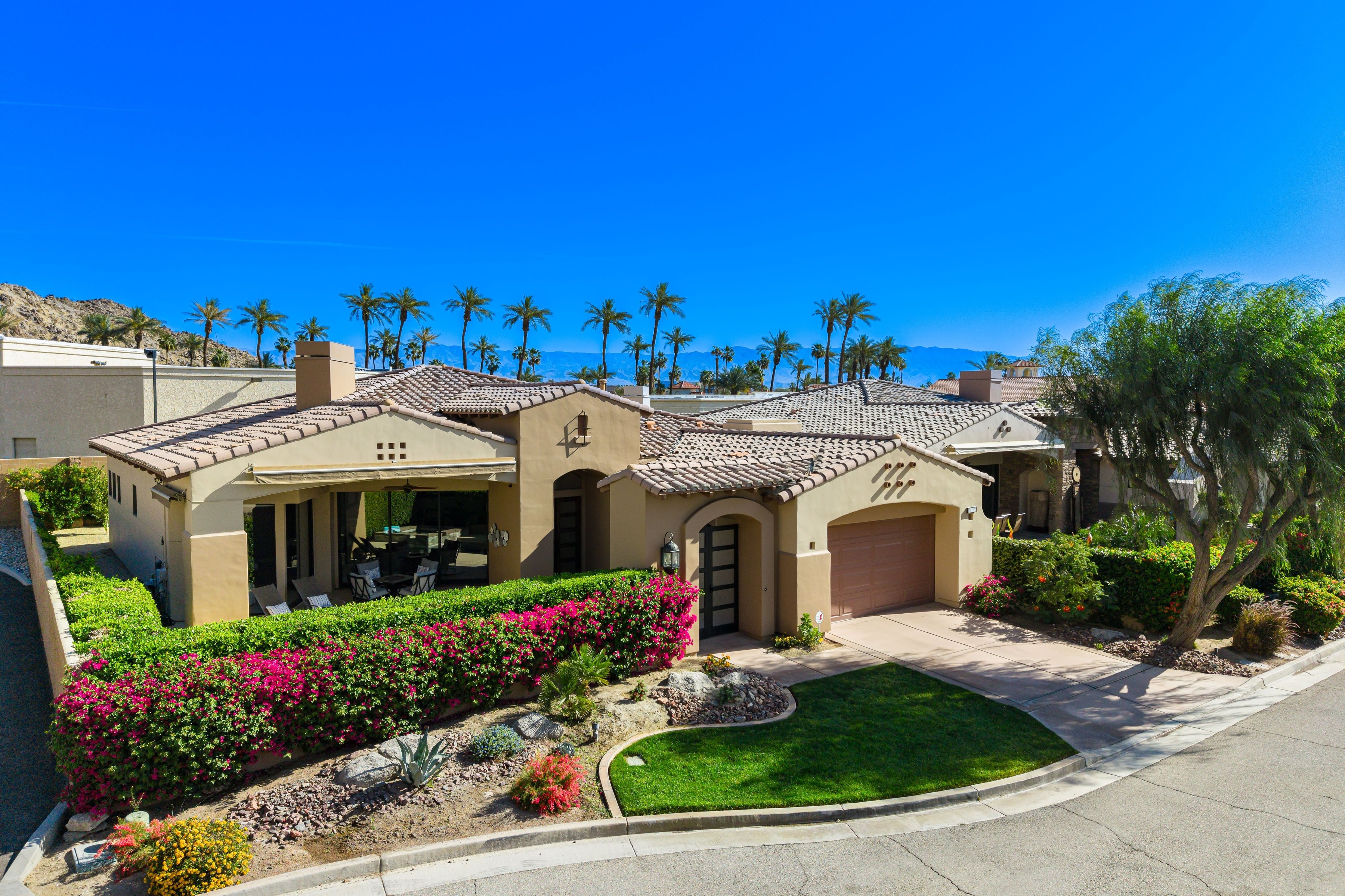  South Facing Gated La Quinta Pool Home - 物件實景