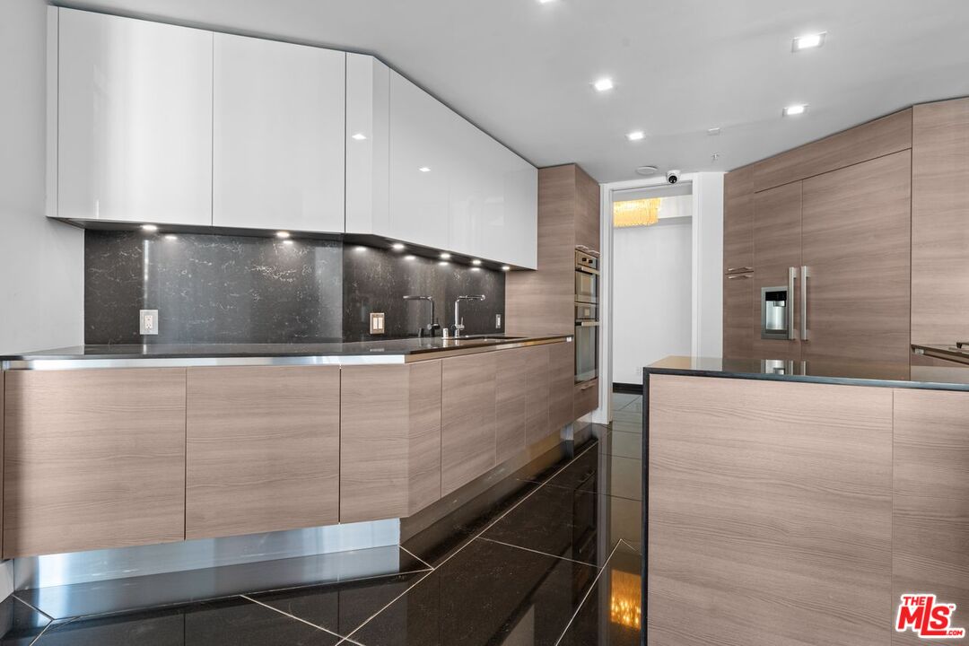 Los Angeles, California, 90024, United States, 3 Bedrooms Bedrooms, ,3 BathroomsBathrooms,Residential,For Sale,1949652