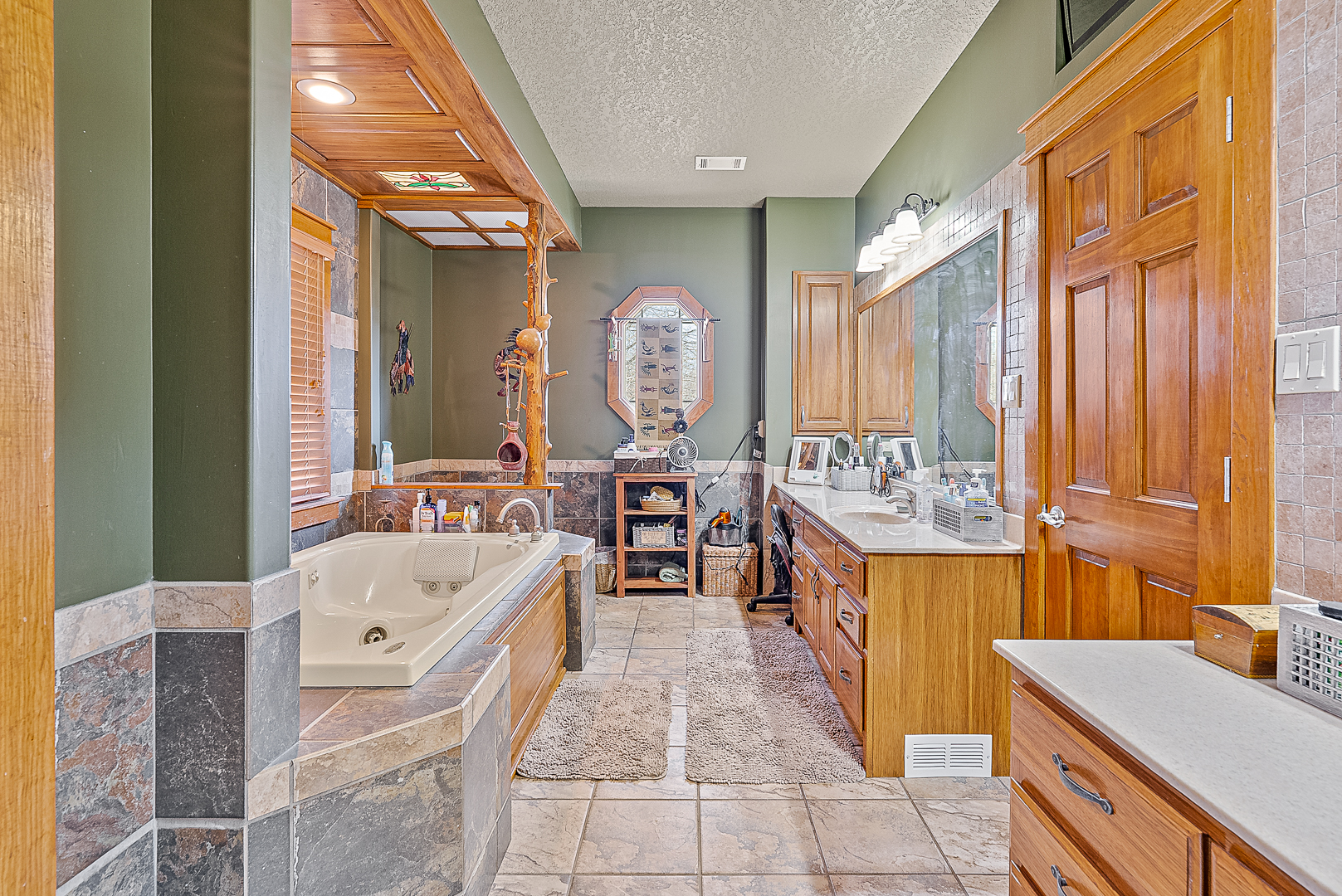 Jonesboro, Arkansas, 72405, United States, 4 Bedrooms Bedrooms, ,3 BathroomsBathrooms,Residential,For Sale,1942326