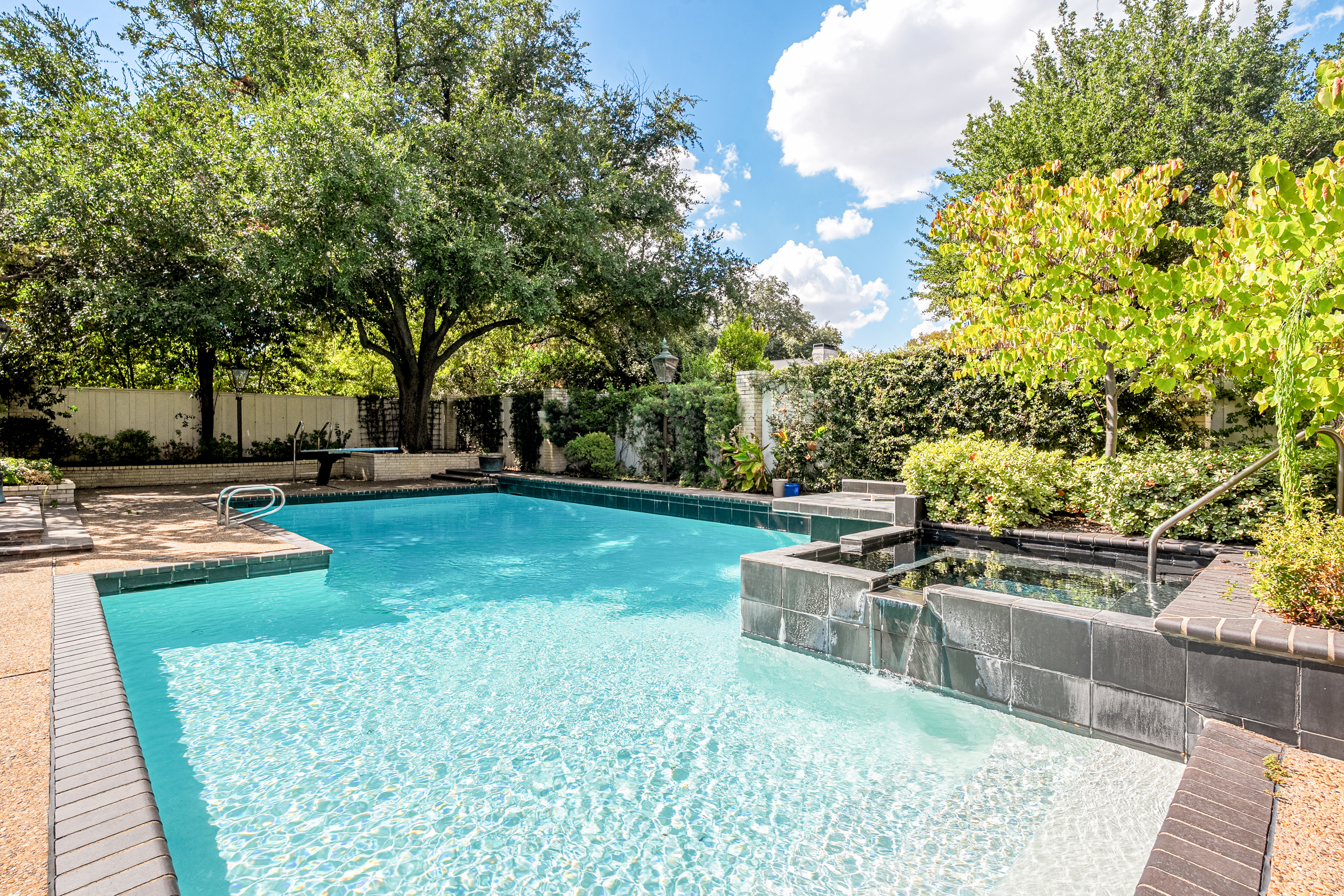  5531 Pebblebrook Drive - 物件實景