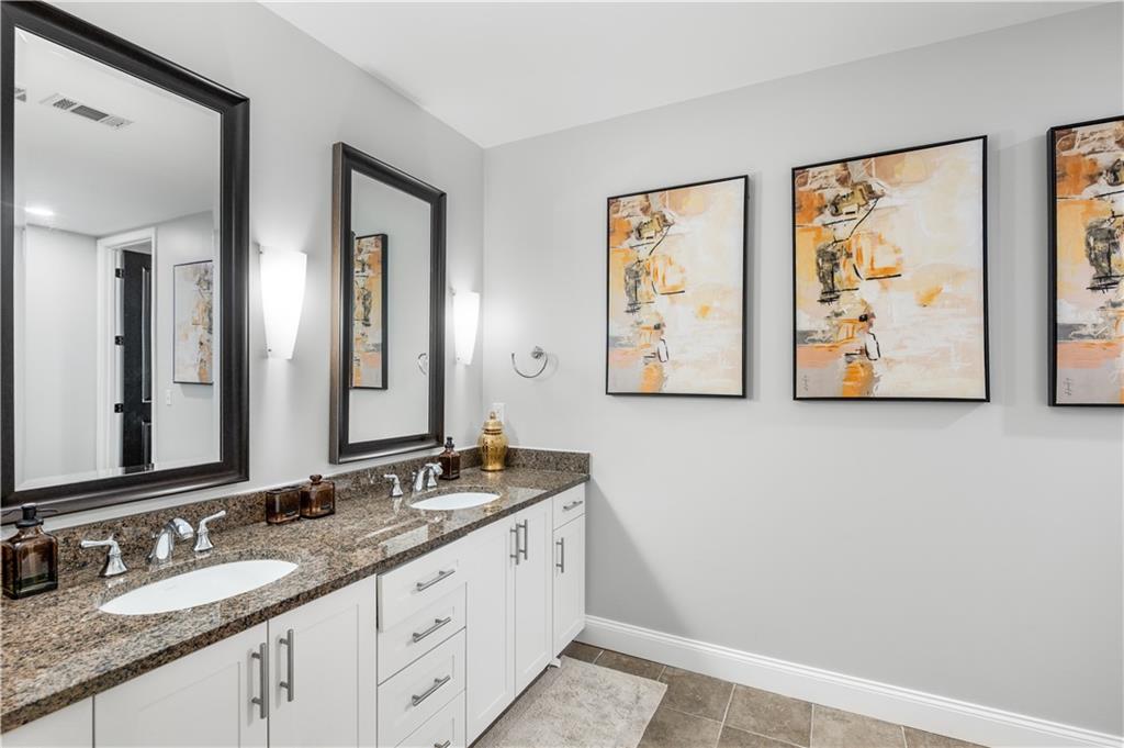 Atlanta, Georgia, 30363, United States, 2 Bedrooms Bedrooms, ,3 BathroomsBathrooms,Residential,For Sale,1949376