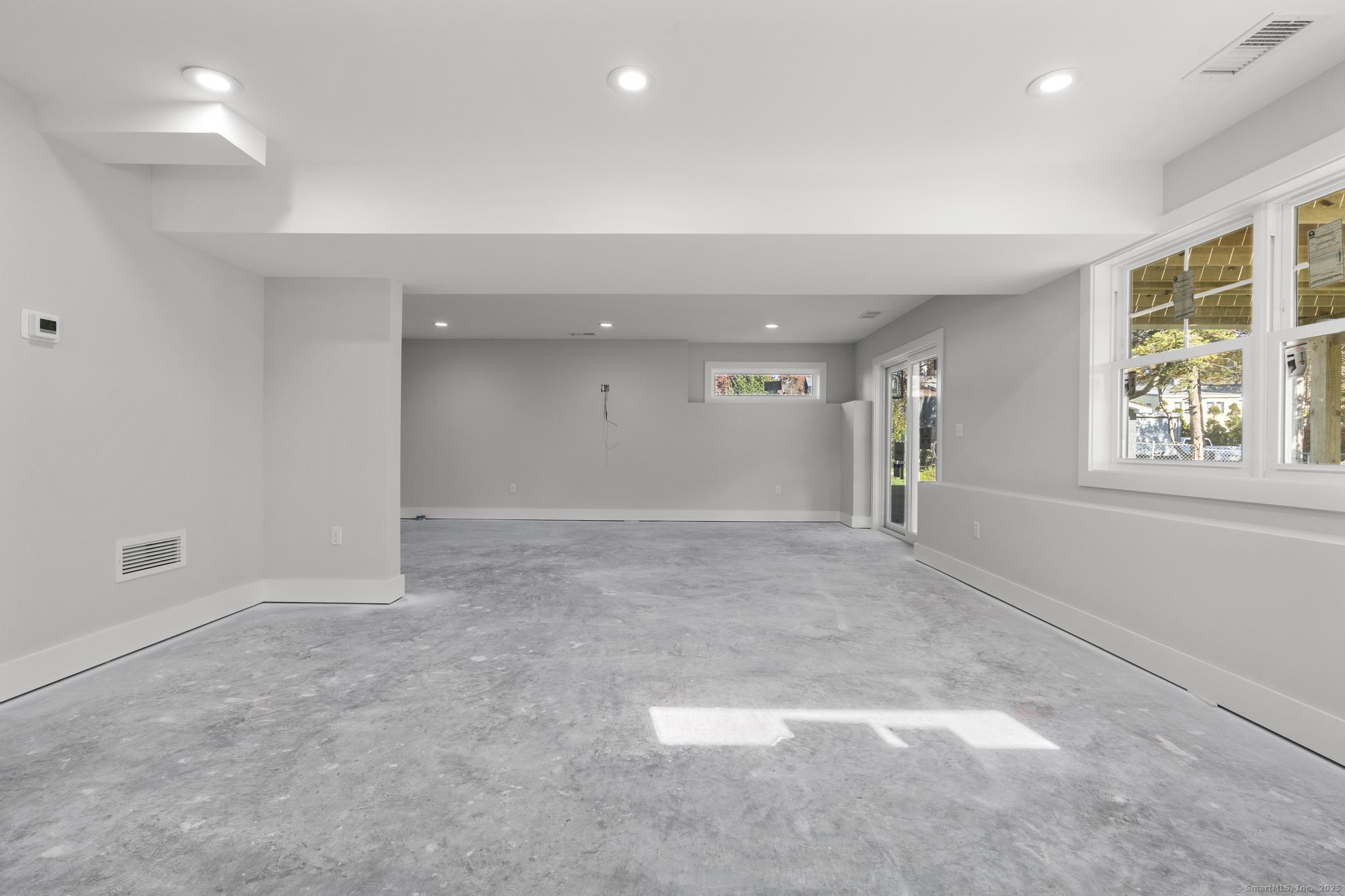 Milford, Connecticut, 06460, United States, 4 Bedrooms Bedrooms, ,4 BathroomsBathrooms,Residential,For Sale,1987652