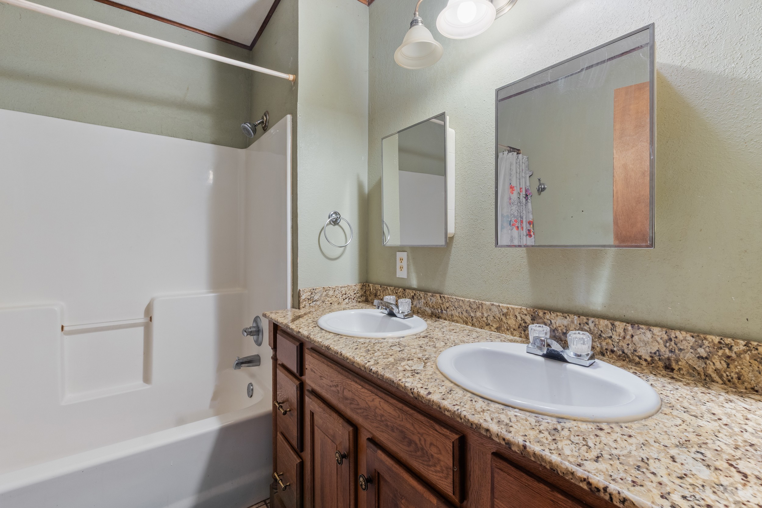Bentonville, Arkansas, 72712, United States, 4 Bedrooms Bedrooms, ,3 BathroomsBathrooms,Residential,For Sale,1819877