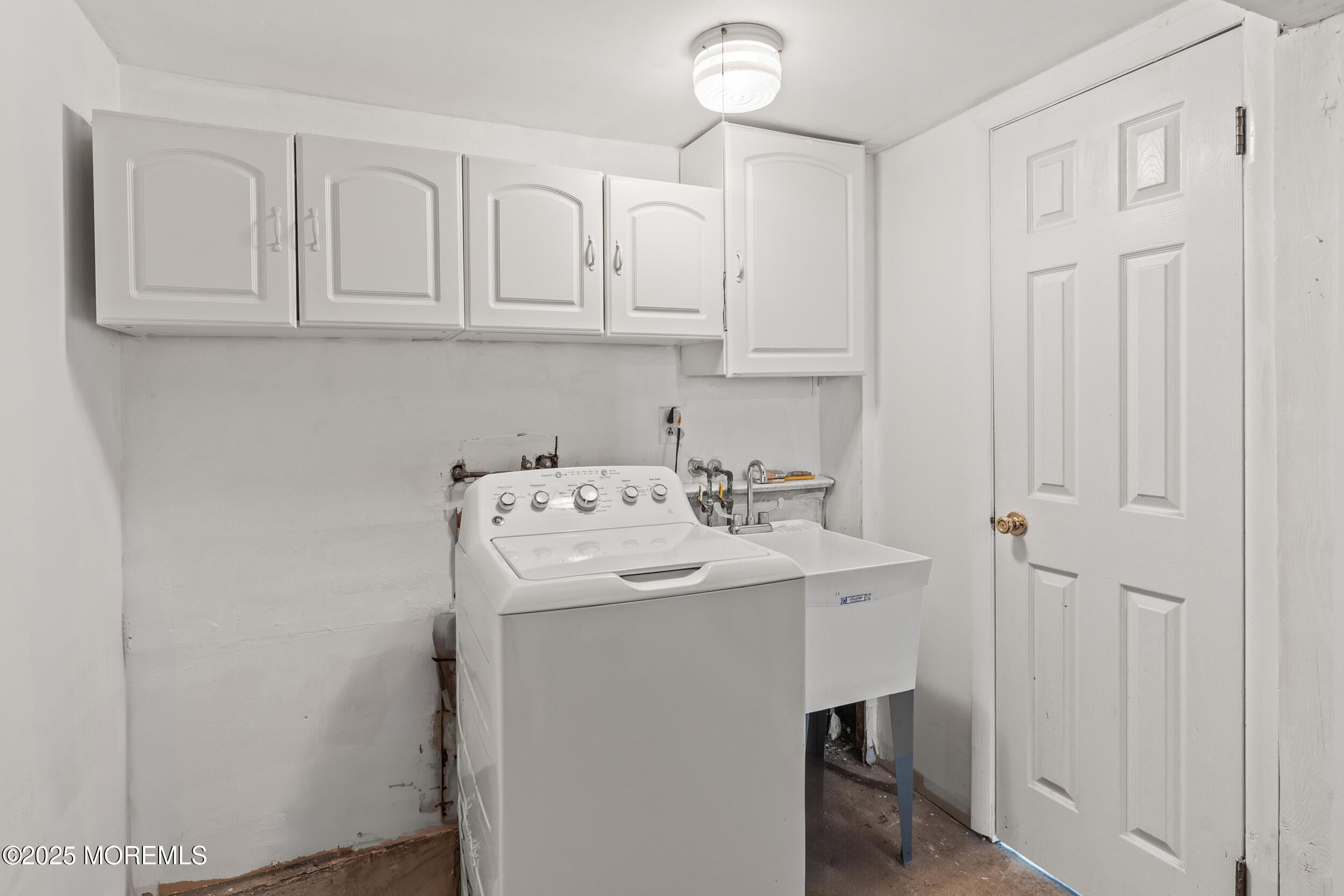 Oakhurst, New Jersey, 07755, United States, 3 Bedrooms Bedrooms, ,2 BathroomsBathrooms,Residential,For Sale,1923231