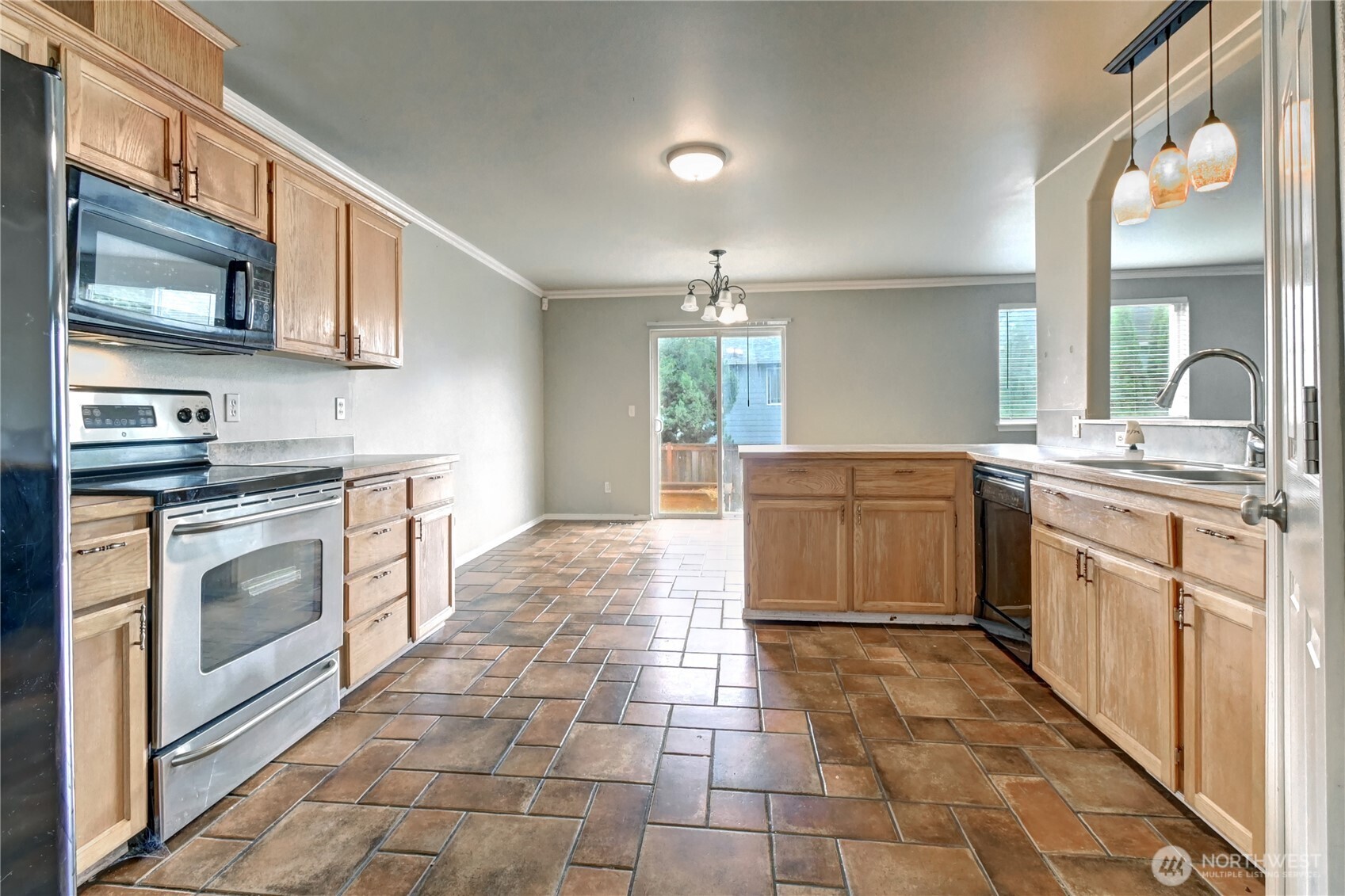 Covington, Washington, 98042, United States, 5 Bedrooms Bedrooms, ,3 BathroomsBathrooms,Residential,For Sale,2002094