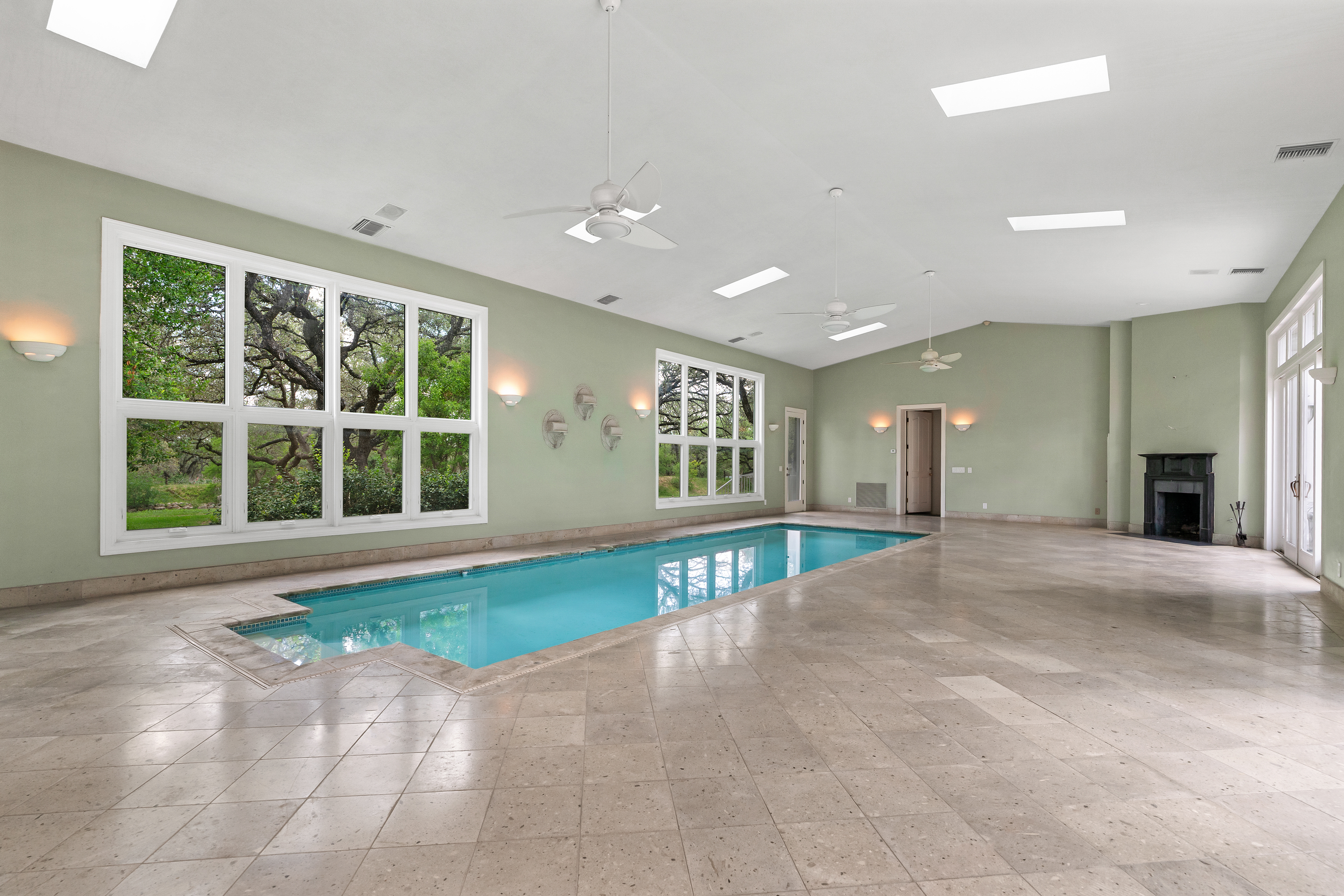  Timeless Estate in the Heart of Hill Country Village - 物件實景