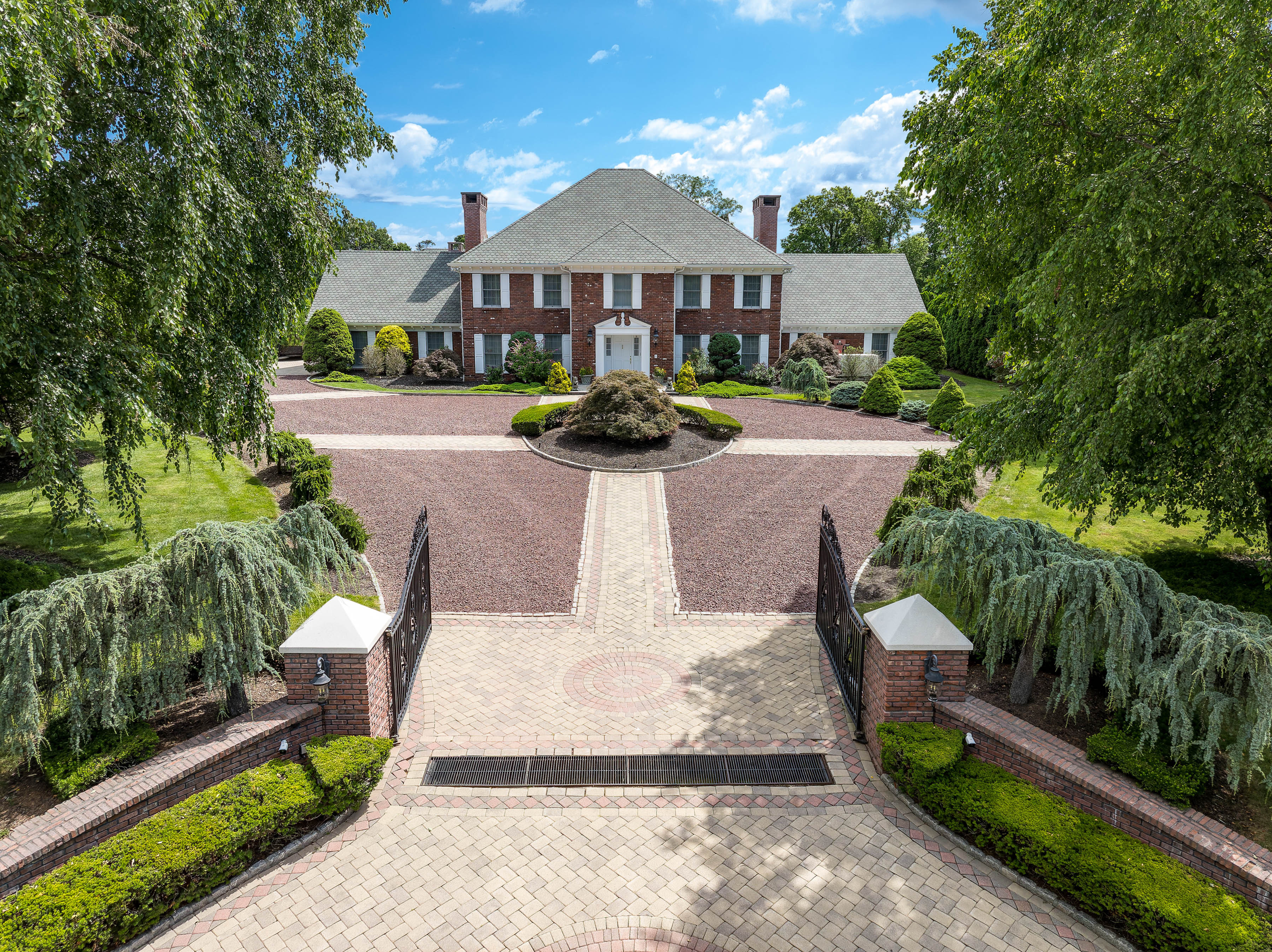  Iconic Georgian Colonial in Scarsdale