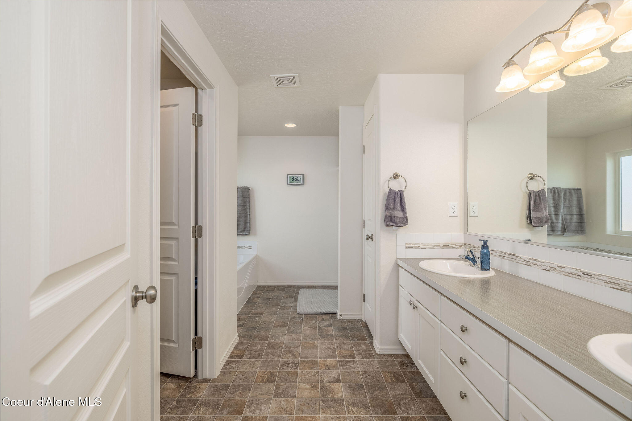 Post Falls, Idaho, 83854, United States, 3 Bedrooms Bedrooms, ,2 BathroomsBathrooms,Residential,For Sale,1996054