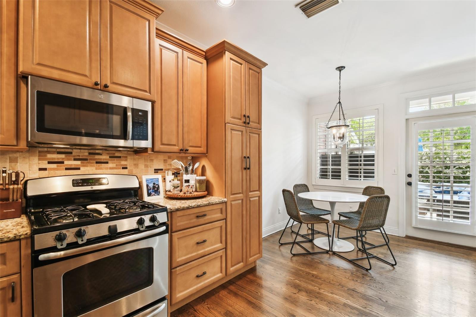 Tampa, Florida, 33602, United States, 4 Bedrooms Bedrooms, ,4 BathroomsBathrooms,Residential,For Sale,1976189