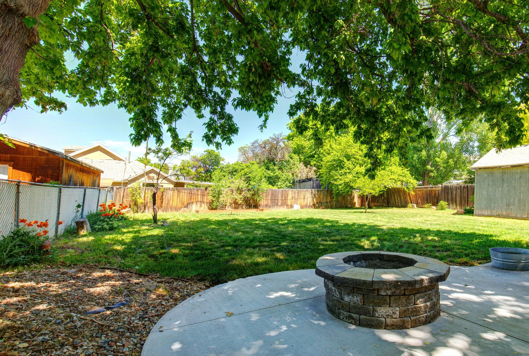  Functional Living, Hardwood Floors & Backyard Space to Enjoy - 物件實景