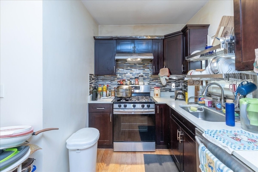 Lowell, Massachusetts, 01854, United States, 3 Bedrooms Bedrooms, ,2 BathroomsBathrooms,Residential,For Sale,1918371