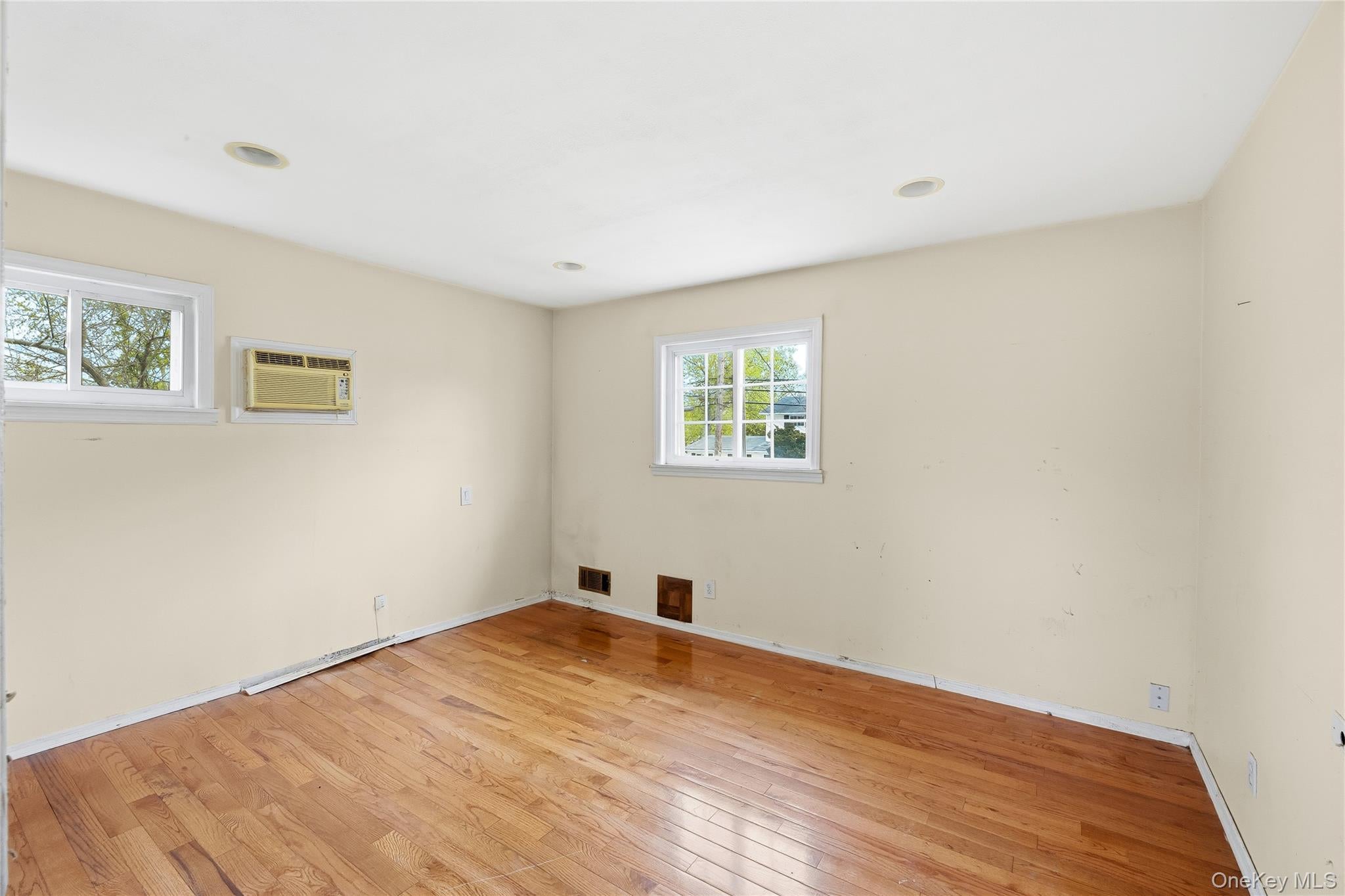 Selden, New York, 11784, United States, 5 Bedrooms Bedrooms, ,2 BathroomsBathrooms,Residential,For Sale,2049054