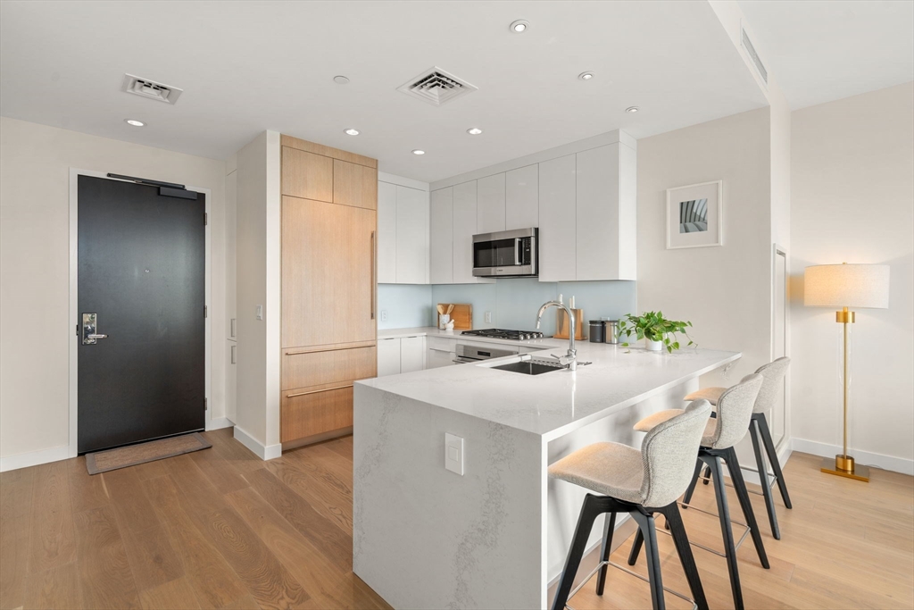 Boston, Massachusetts, 02215, United States, 2 Bedrooms Bedrooms, ,2 BathroomsBathrooms,Residential,For Sale,1941933