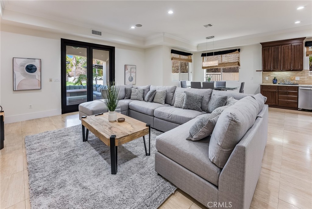 Woodland Hills, California, 91367, United States, 5 Bedrooms Bedrooms, ,6 BathroomsBathrooms,Residential,For Sale,1861197