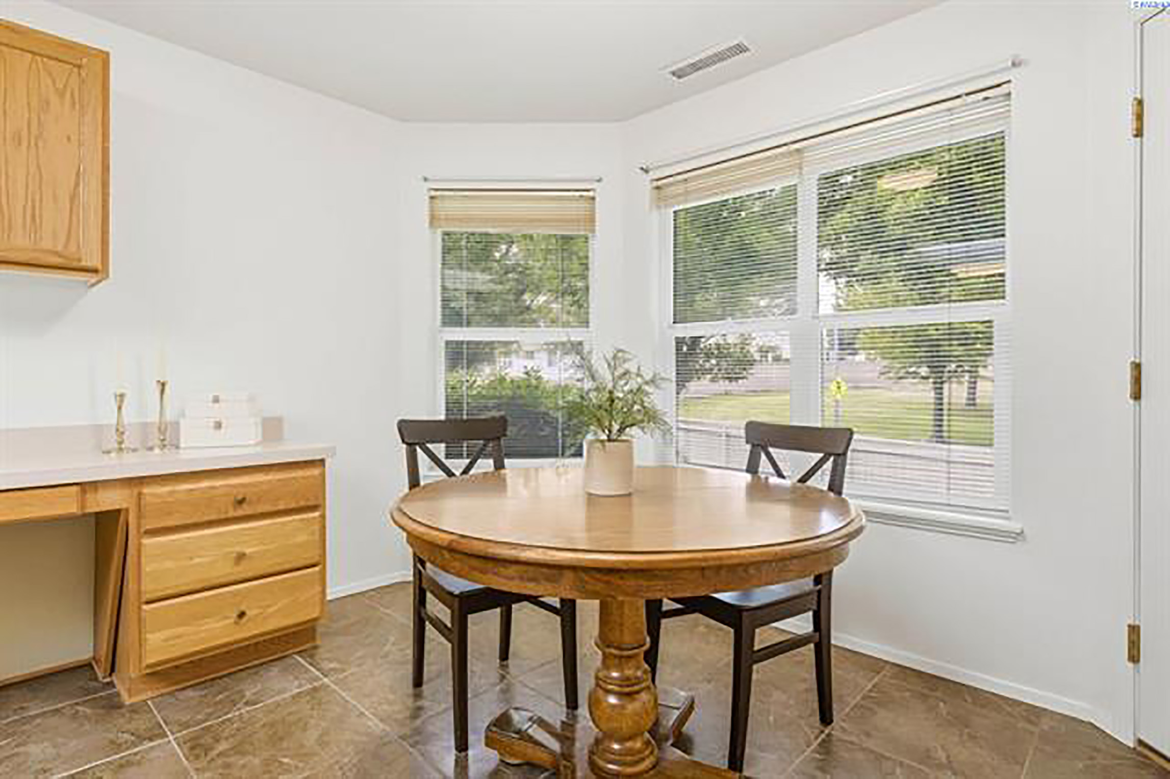  Updated home in the Village at Canyon Lakes - 物件實景
