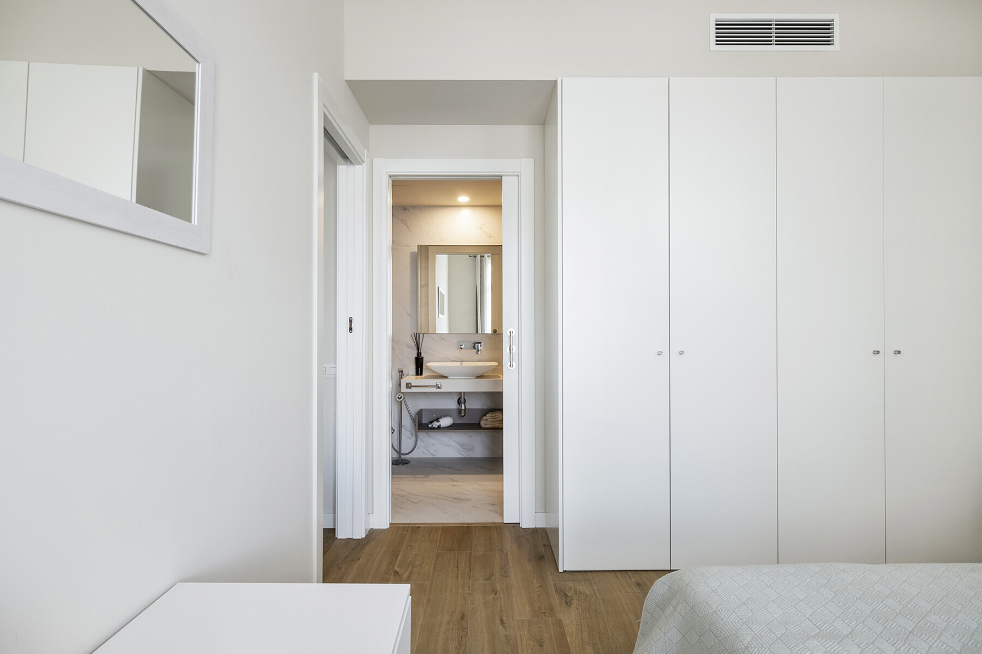  Modern high-rise apartment with views of the ocean and the harbor - 物件實景