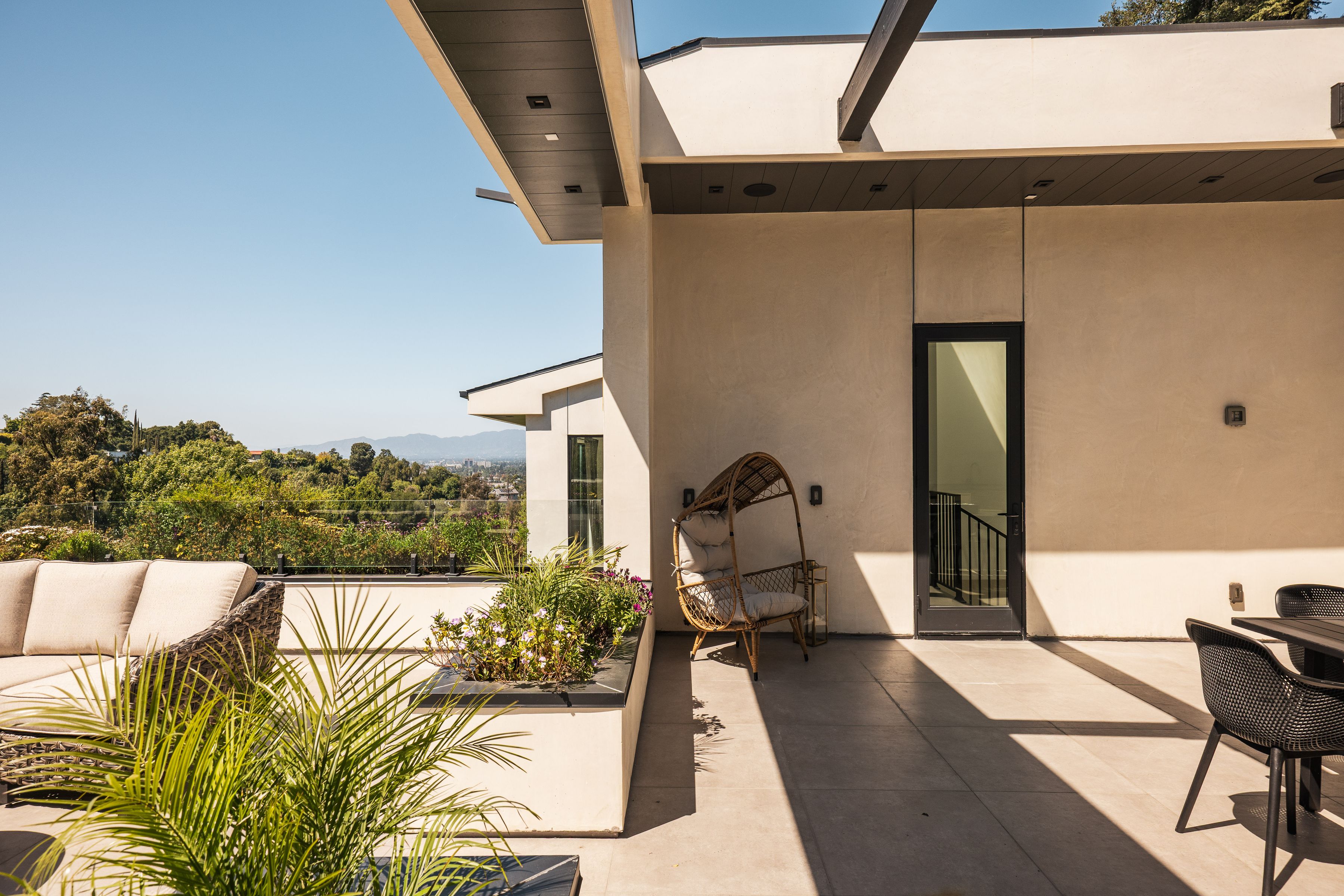 3920 Knobhill Drive - 物件實景