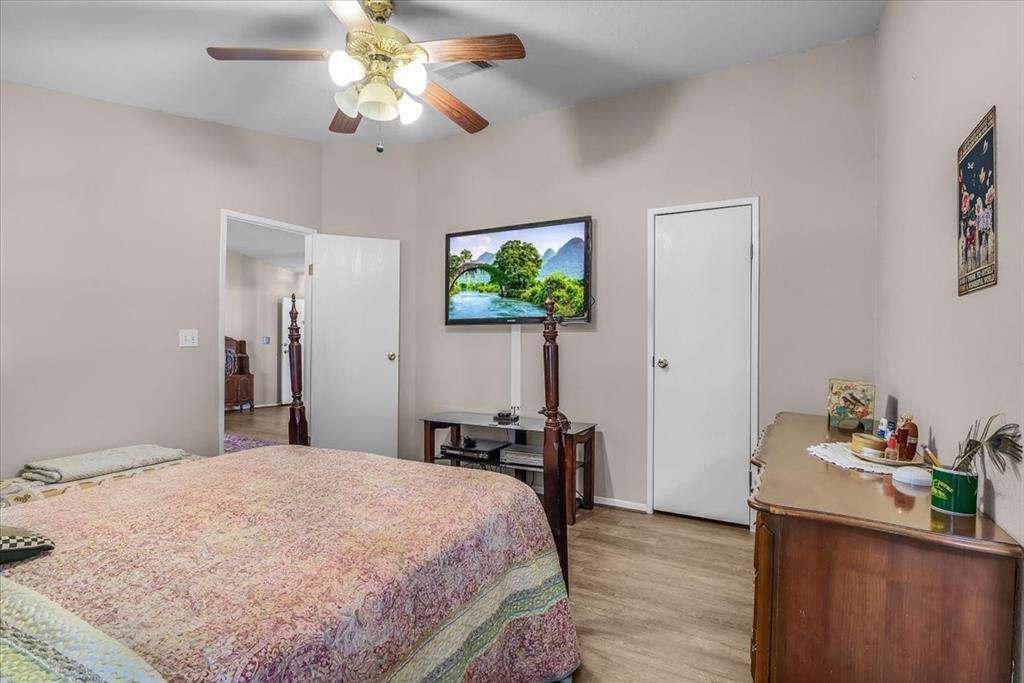 Weatherford, Texas, 76087, United States, 3 Bedrooms Bedrooms, ,2 BathroomsBathrooms,Residential,For Sale,2005705