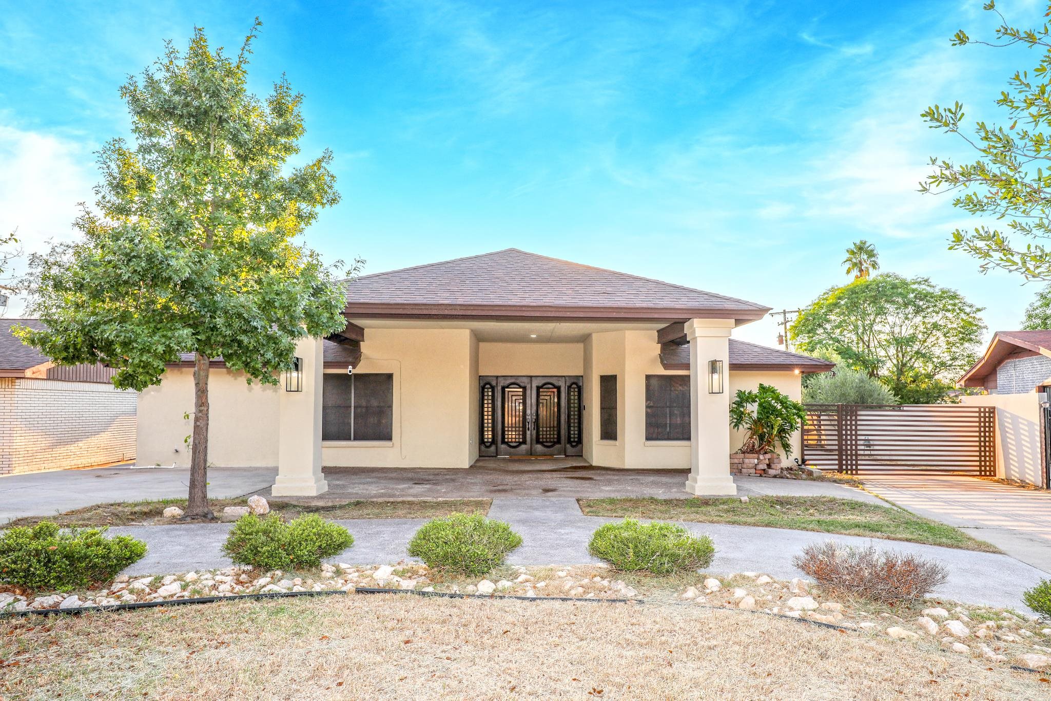 LAREDO, Texas, 78045, United States, 4 Bedrooms Bedrooms, ,4 BathroomsBathrooms,Residential,For Sale,1955145