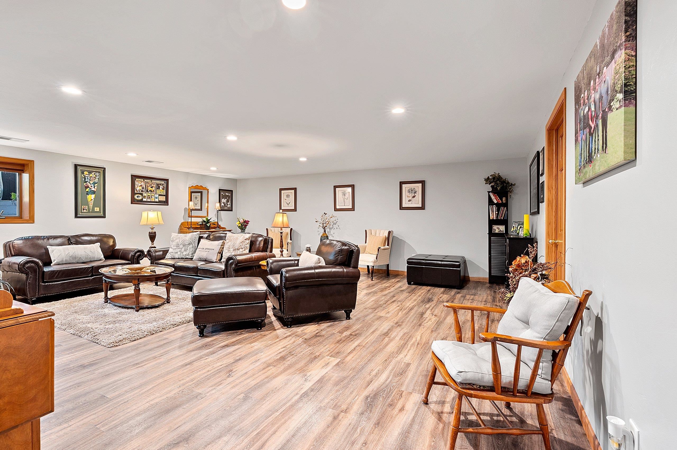 SHAWANO, Wisconsin, 54166, United States, 3 Bedrooms Bedrooms, ,3 BathroomsBathrooms,Residential,For Sale,1940998