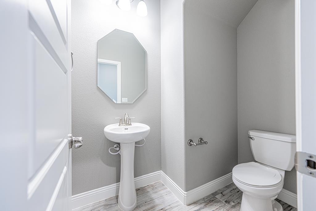 Midland, Texas, 79705, United States, 5 Bedrooms Bedrooms, ,5 BathroomsBathrooms,Residential,For Sale,1998422