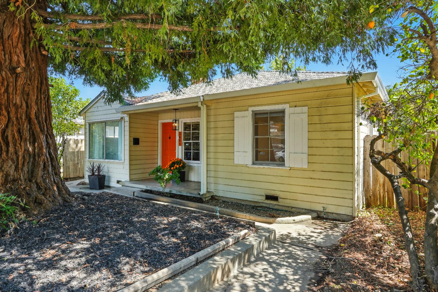 Sacramento, California, 95820, United States, 3 Bedrooms Bedrooms, ,2 BathroomsBathrooms,Residential,For Sale,1940182