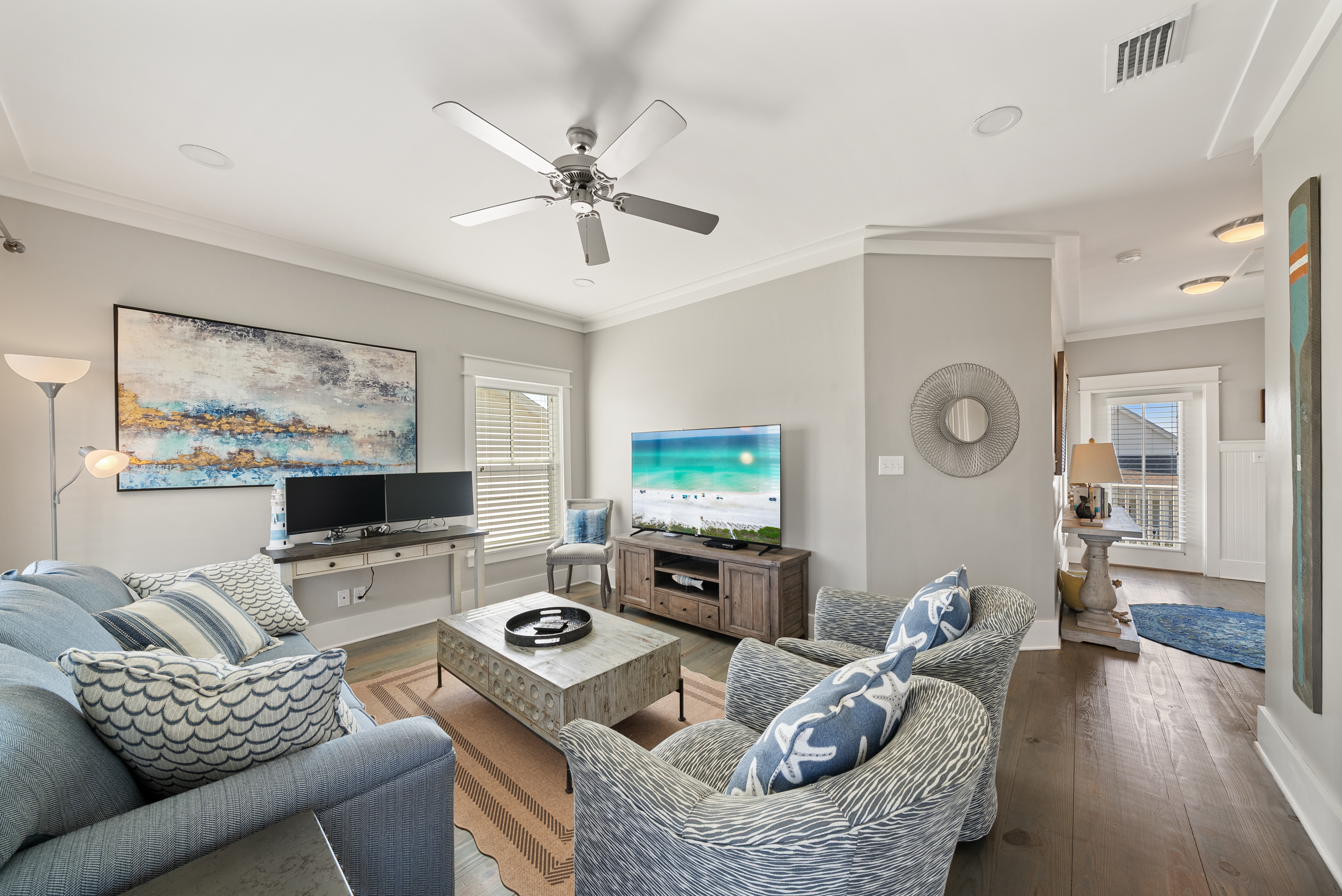  Three-Story Beach Retreat Near Public Beach Access And Local Favorites - 物件實景