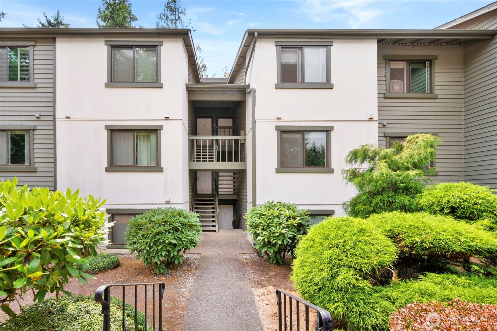 Kirkland, Washington, 98034, United States, 2 Bedrooms Bedrooms, ,1 BathroomBathrooms,Residential,For Sale,1906661