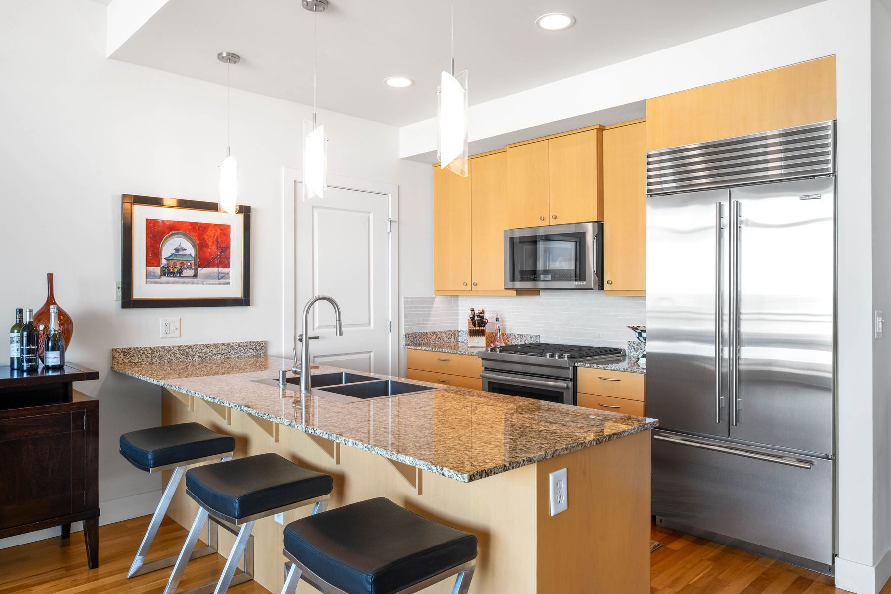  Two Parking Spaces and One of Largest Living/Dining Spaces Downtown - 物件實景