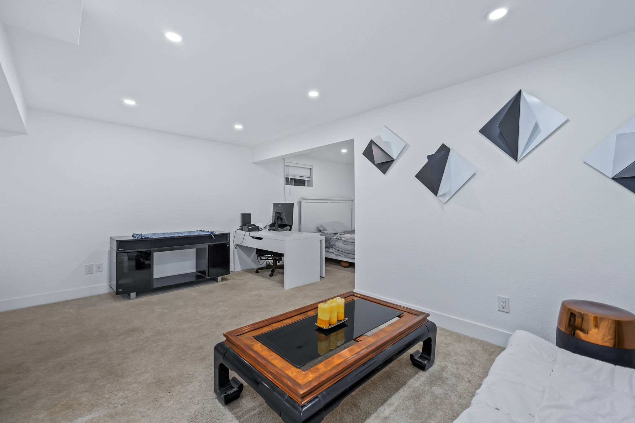  Spacious 5-bedroom, 4-bath home in the highly sought-after Governors Ranch - 物件實景