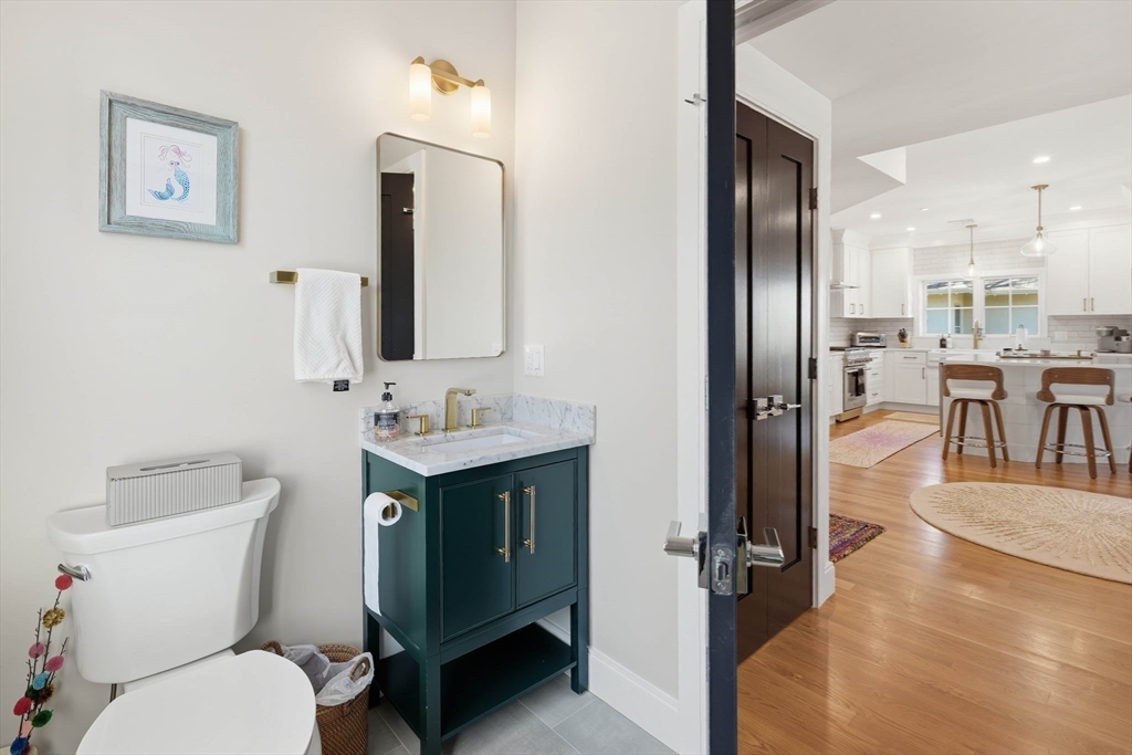 Wakefield, Massachusetts, 01880, United States, 2 Bedrooms Bedrooms, ,3 BathroomsBathrooms,Residential,For Sale,2036926